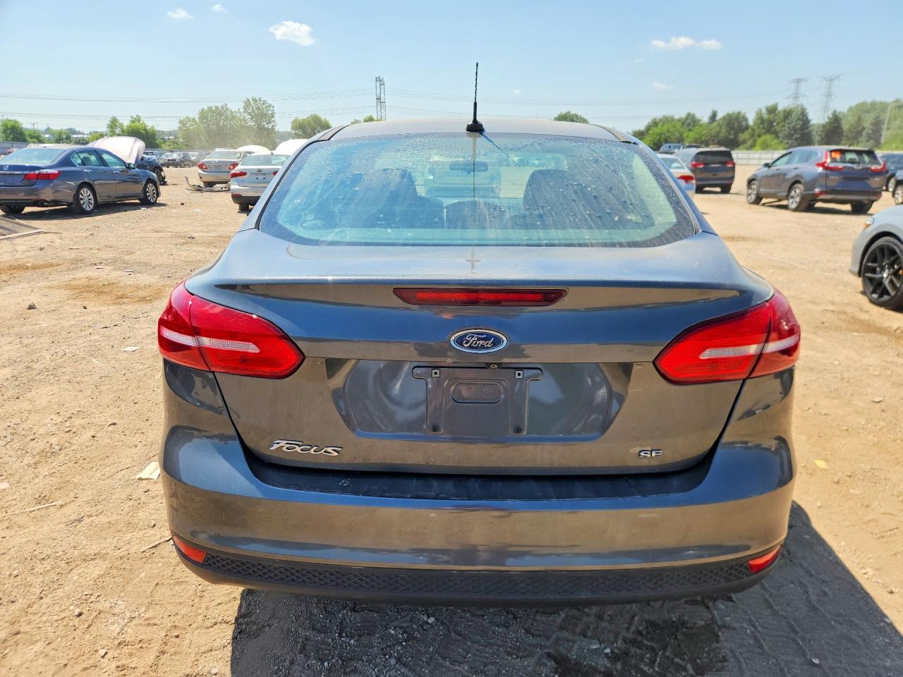 2017 Ford Focus Se Gray vin: 1FADP3F28HL315992
