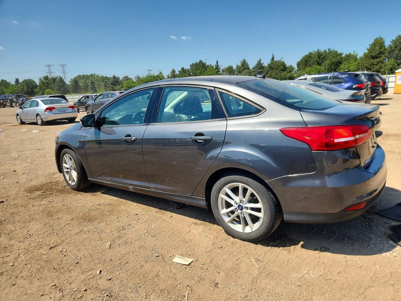 2017 Ford Focus Se Gray vin: 1FADP3F28HL315992