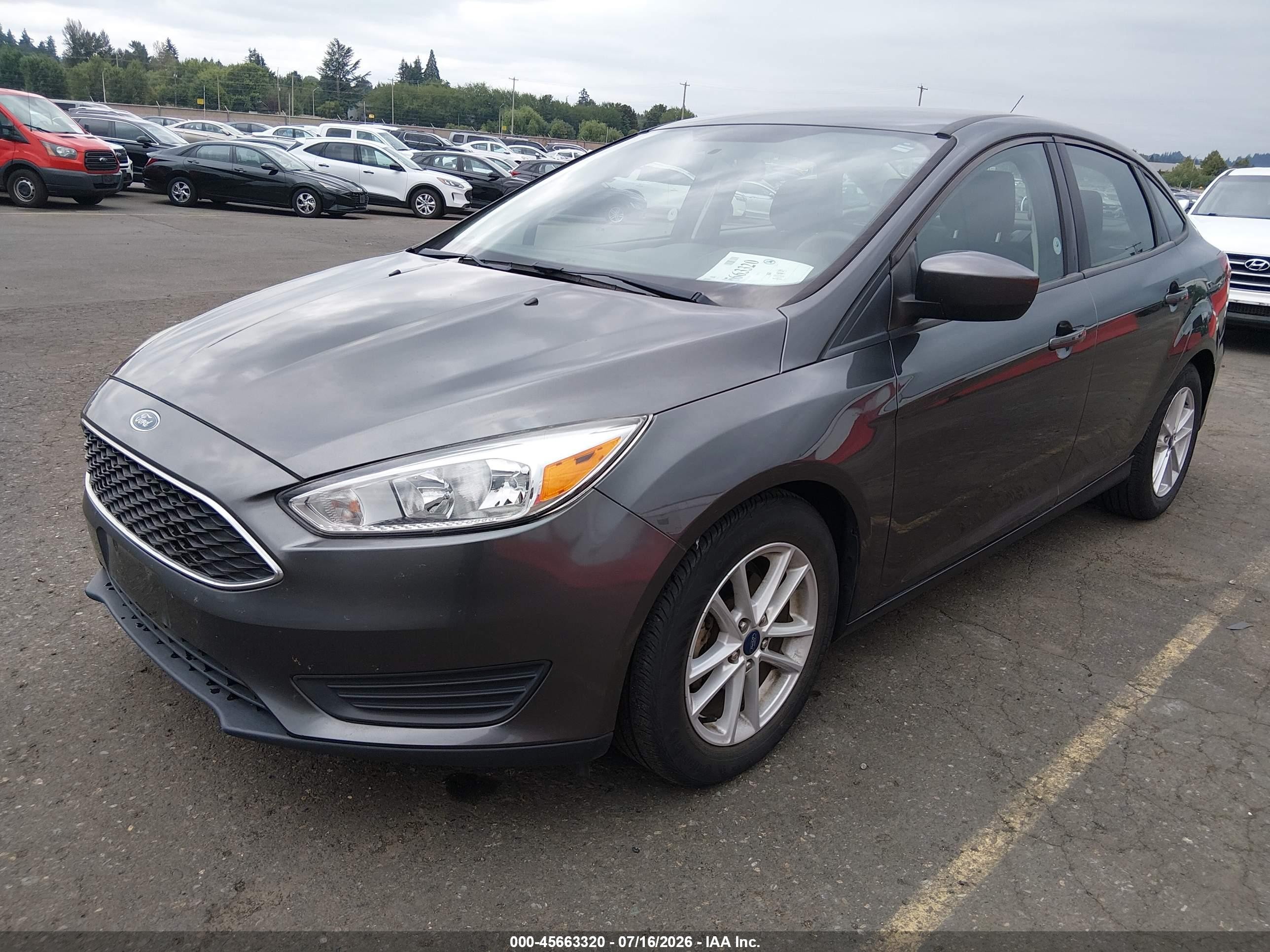 2018 Ford Focus Se Серый vin: 1FADP3F28JL327436