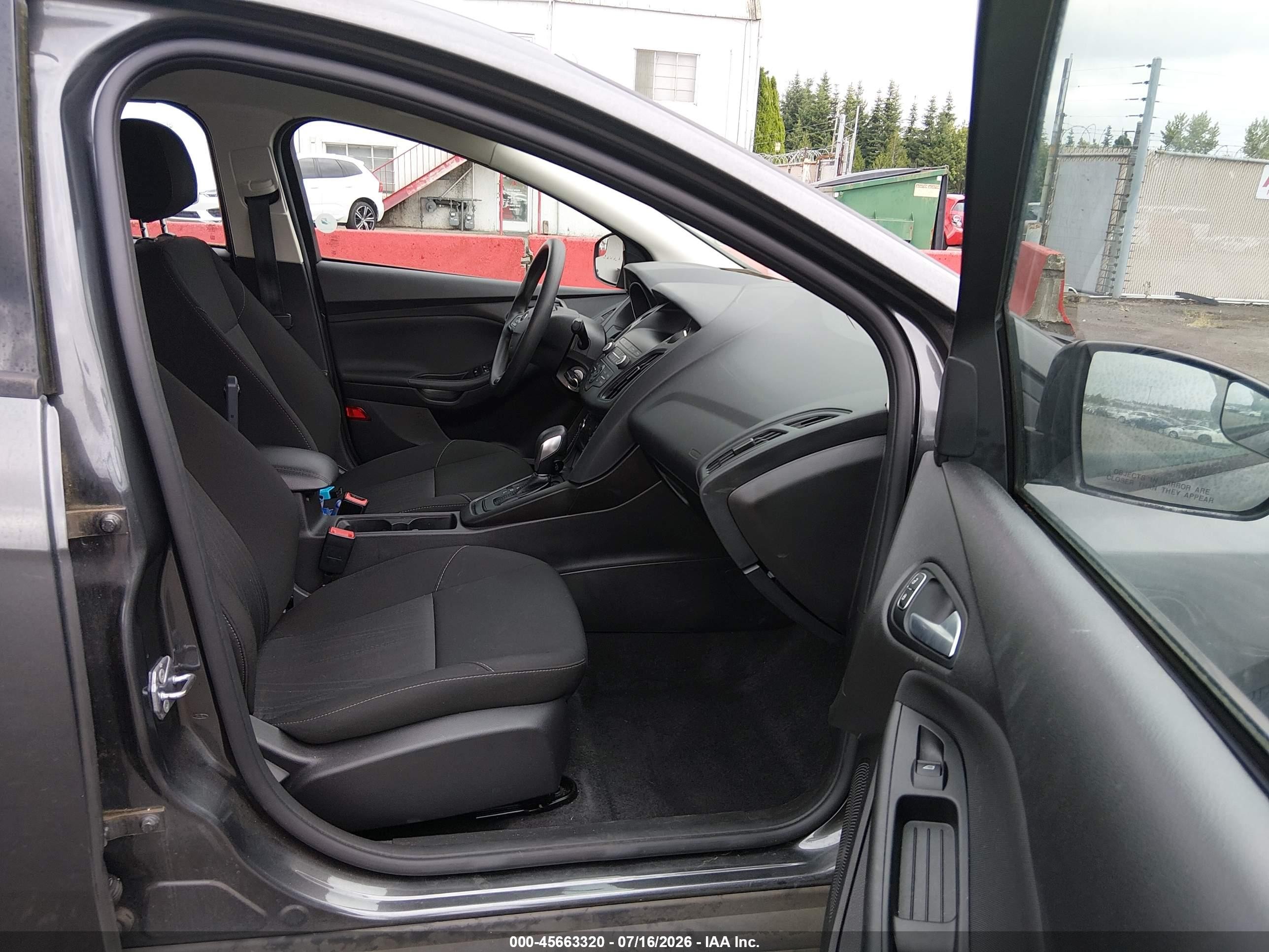 2018 Ford Focus Se Серый vin: 1FADP3F28JL327436