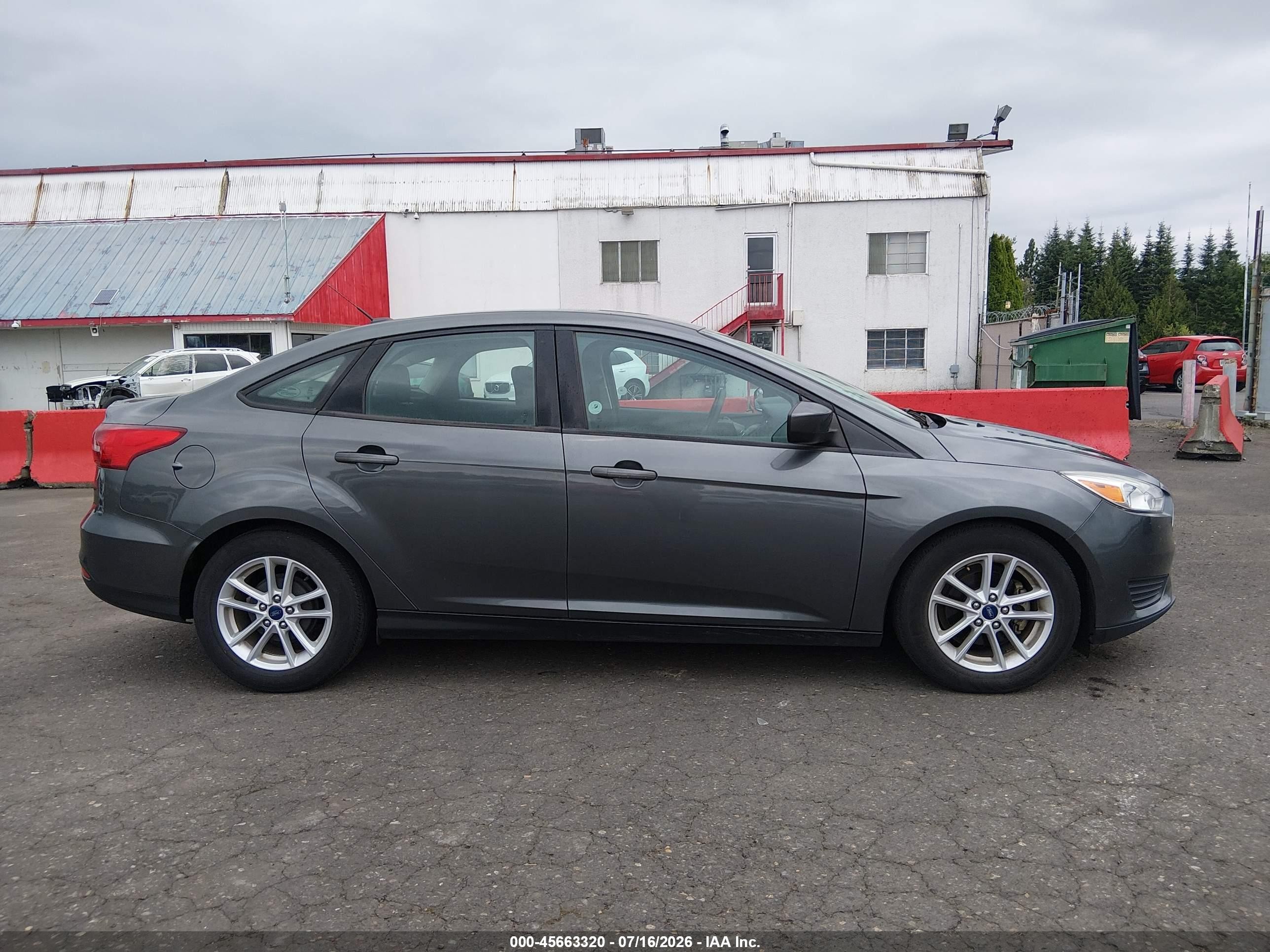 2018 Ford Focus Se Серый vin: 1FADP3F28JL327436