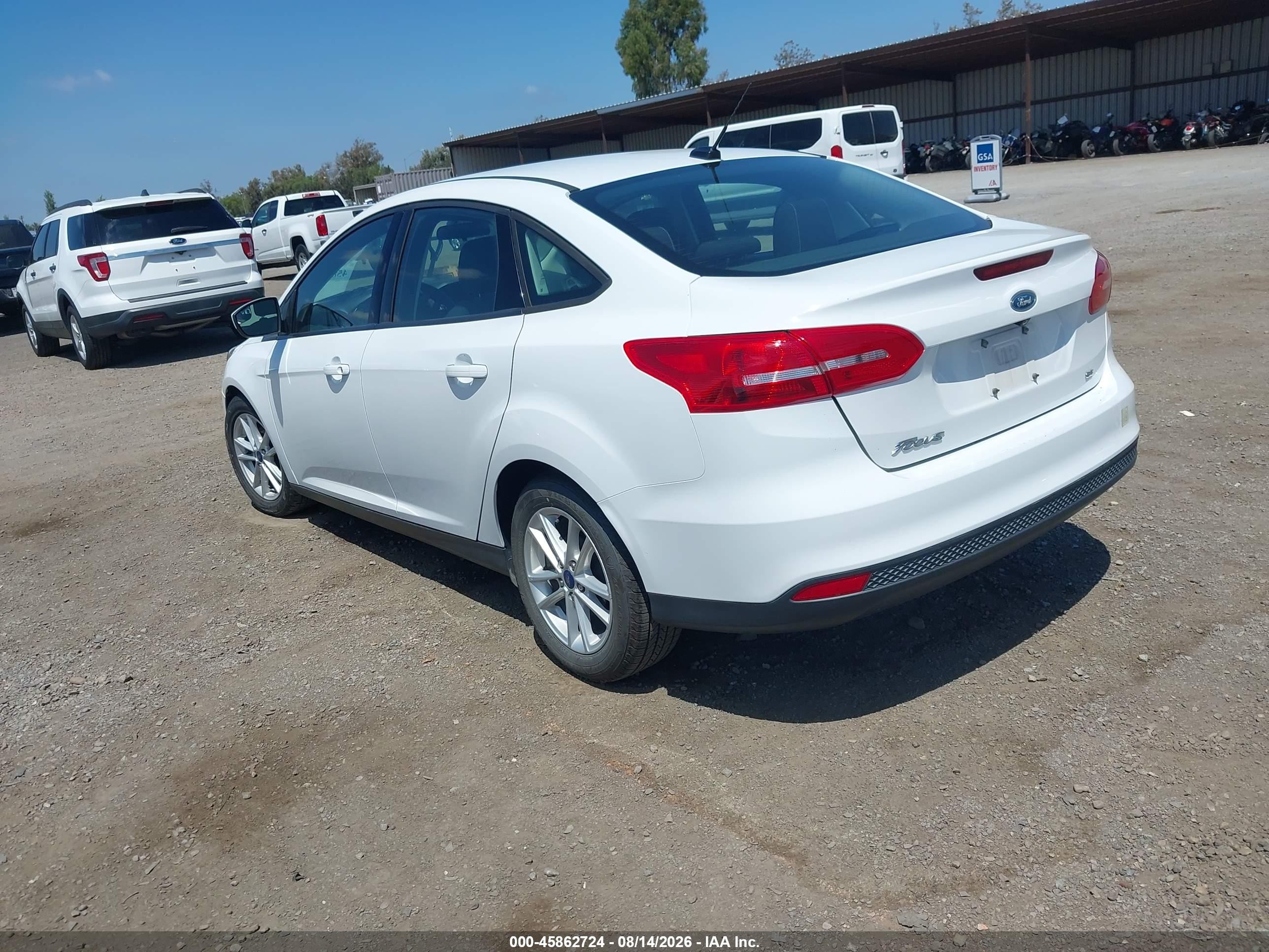 2018 Ford Focus Se White vin: 1FADP3F28JL328358