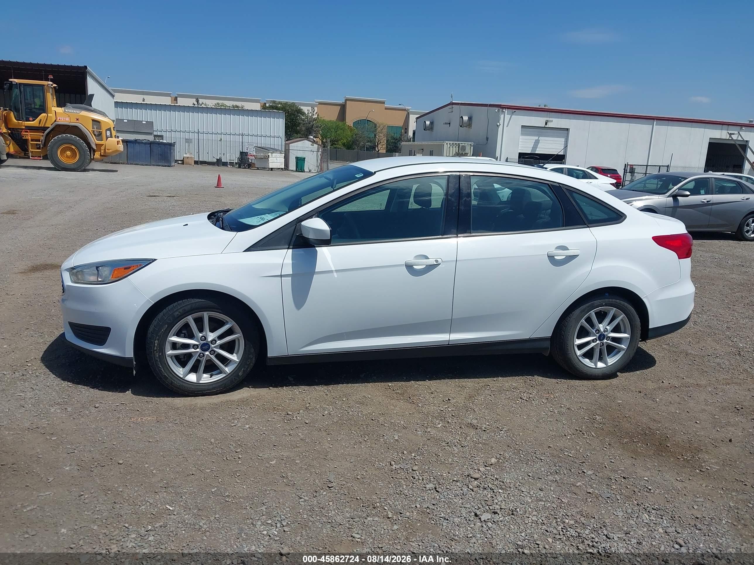 2018 Ford Focus Se White vin: 1FADP3F28JL328358