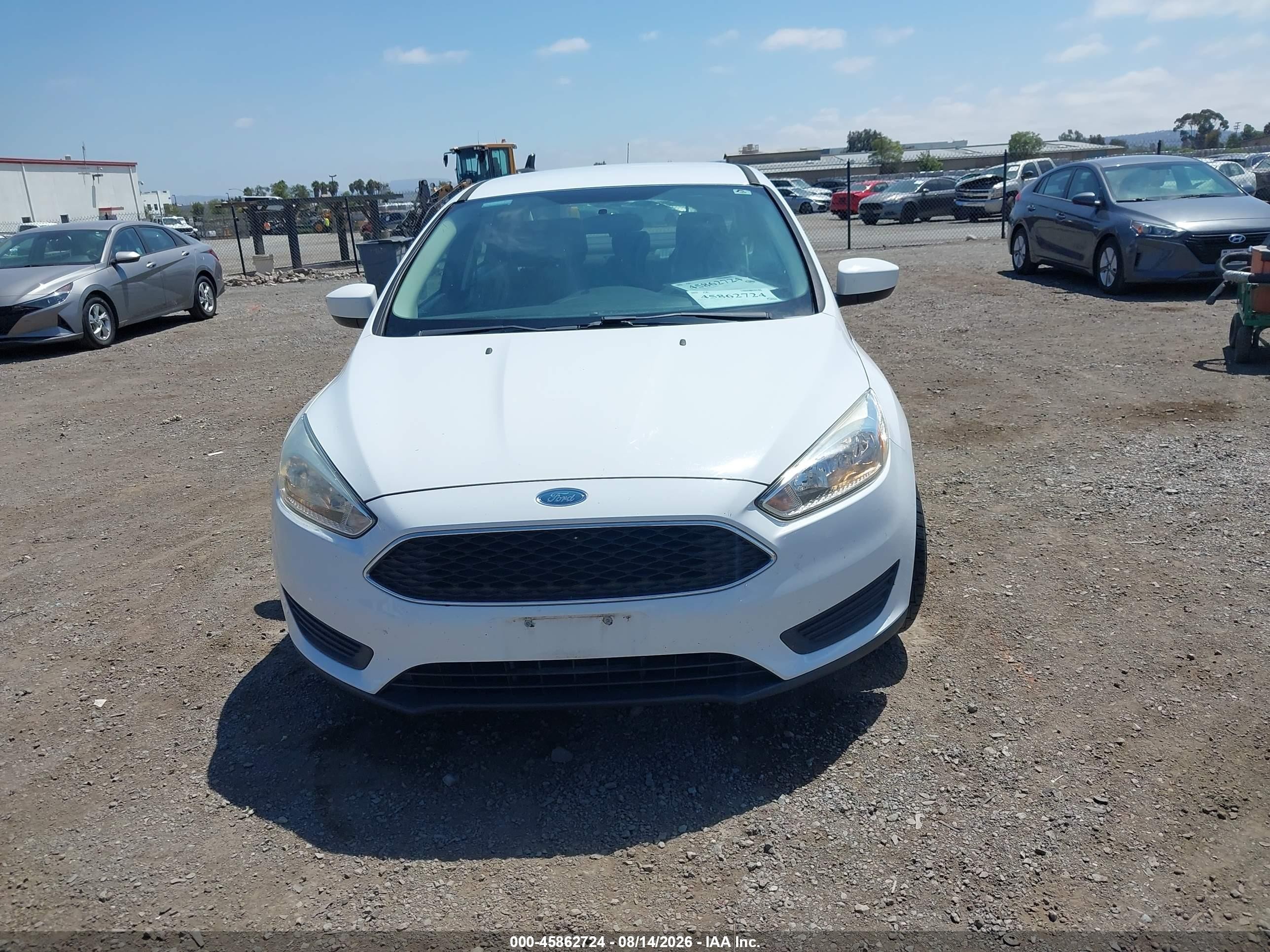 2018 Ford Focus Se White vin: 1FADP3F28JL328358