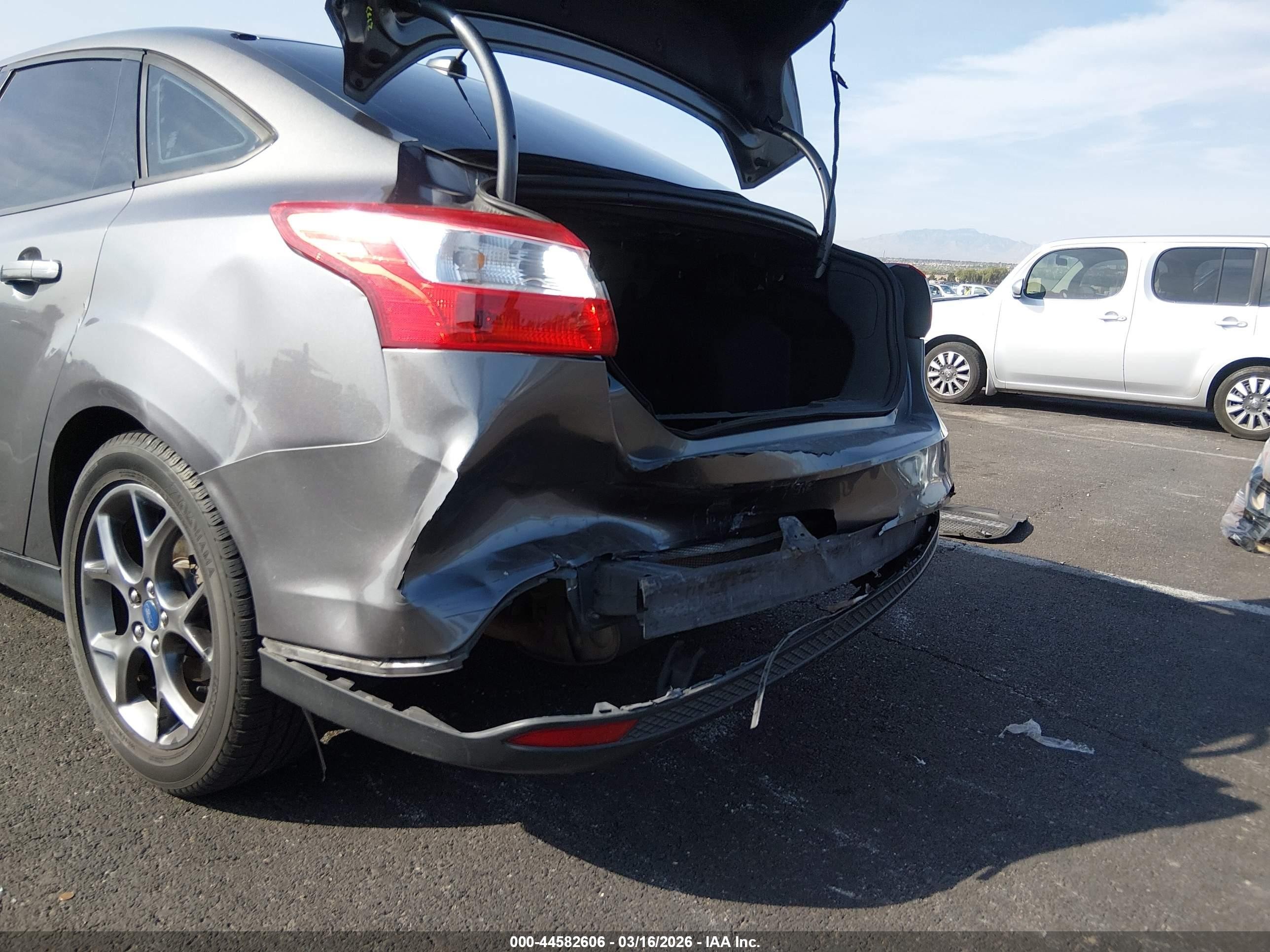 2013 Ford Focus Se Gray vin: 1FADP3F29DL201512