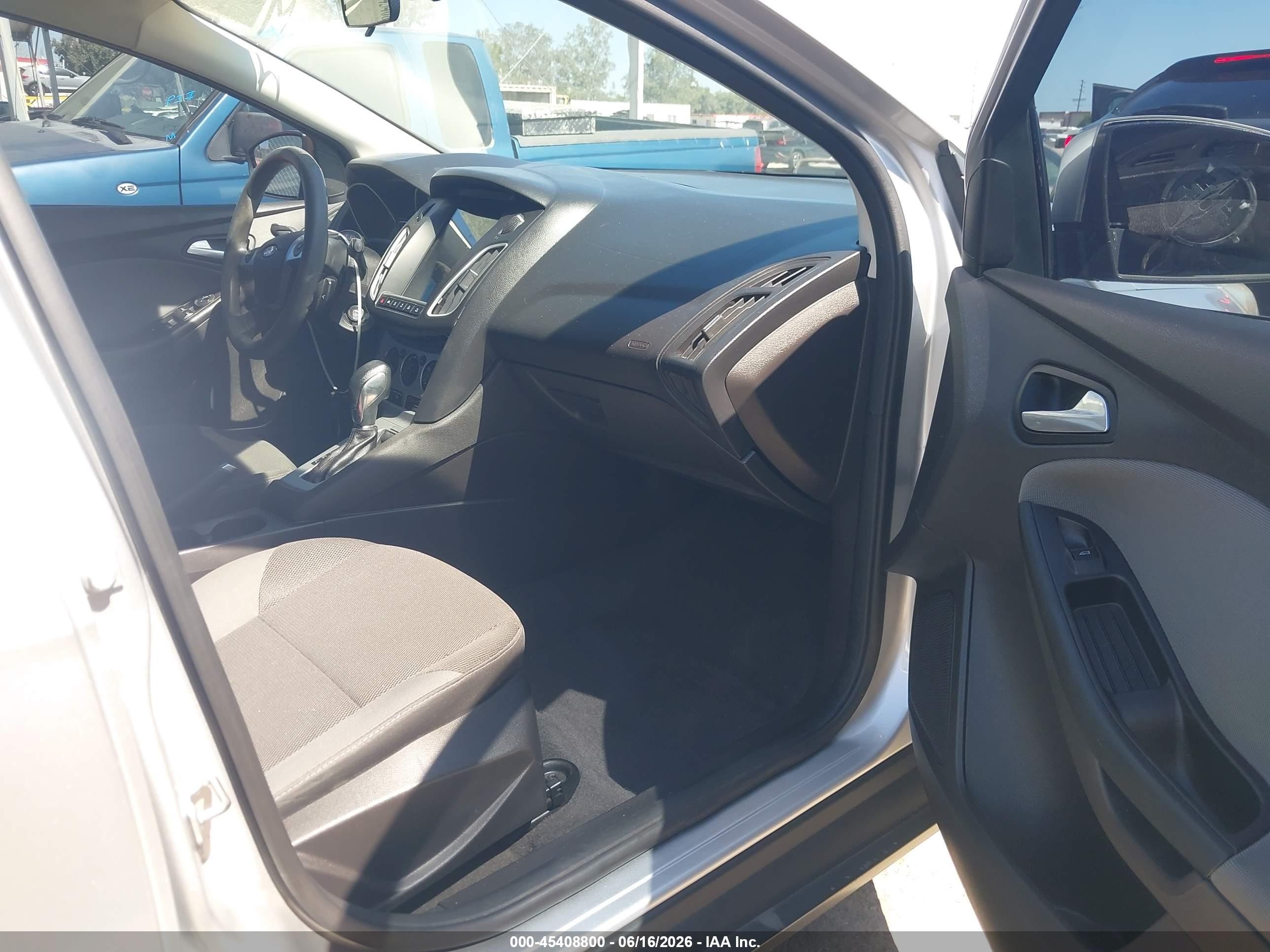 2013 Ford Focus Se Серебряный vin: 1FADP3F29DL376293