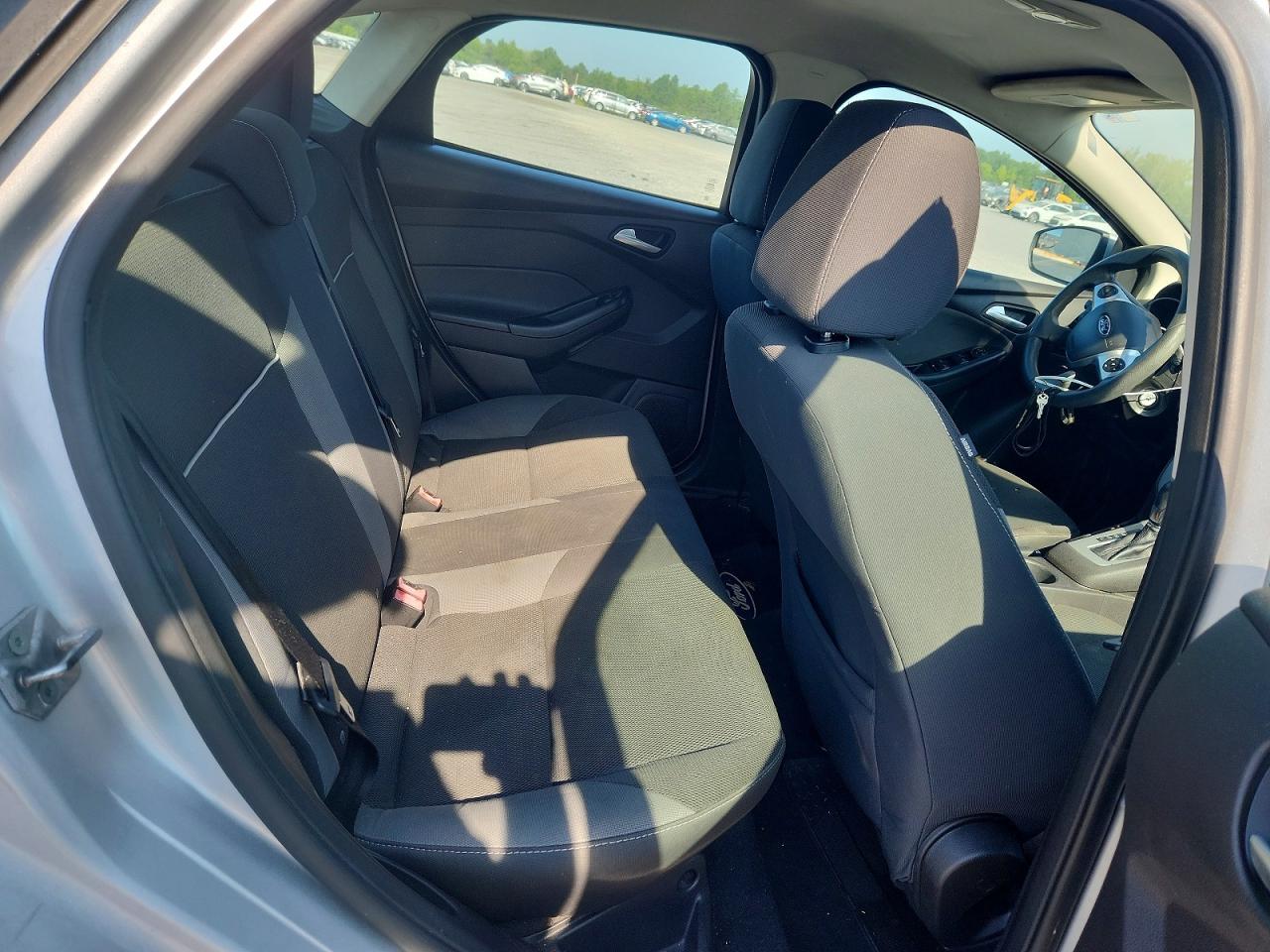 2014 Ford Focus Se Silver vin: 1FADP3F29EL105025