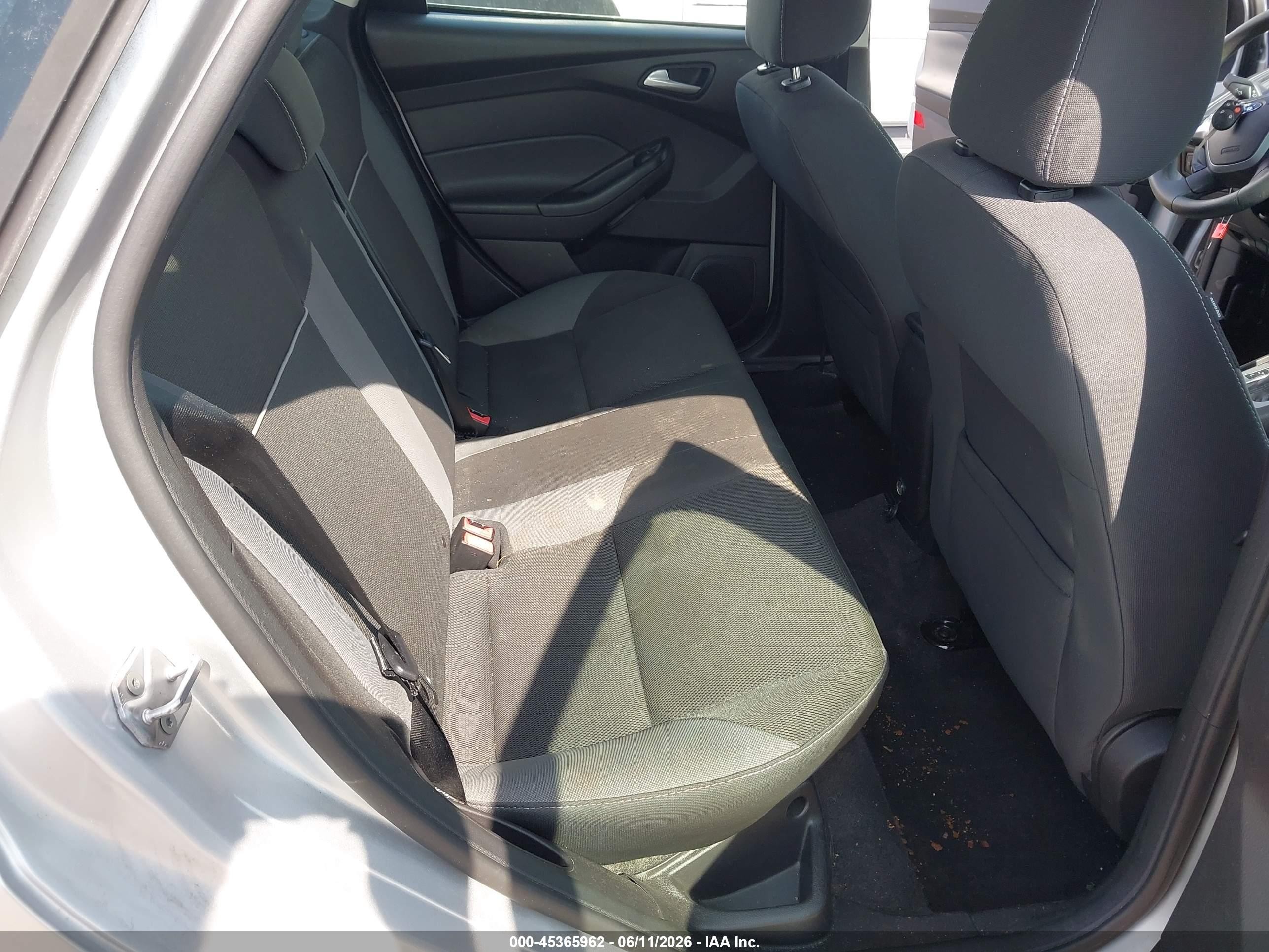 2014 Ford Focus Se Серебряный vin: 1FADP3F29EL124450