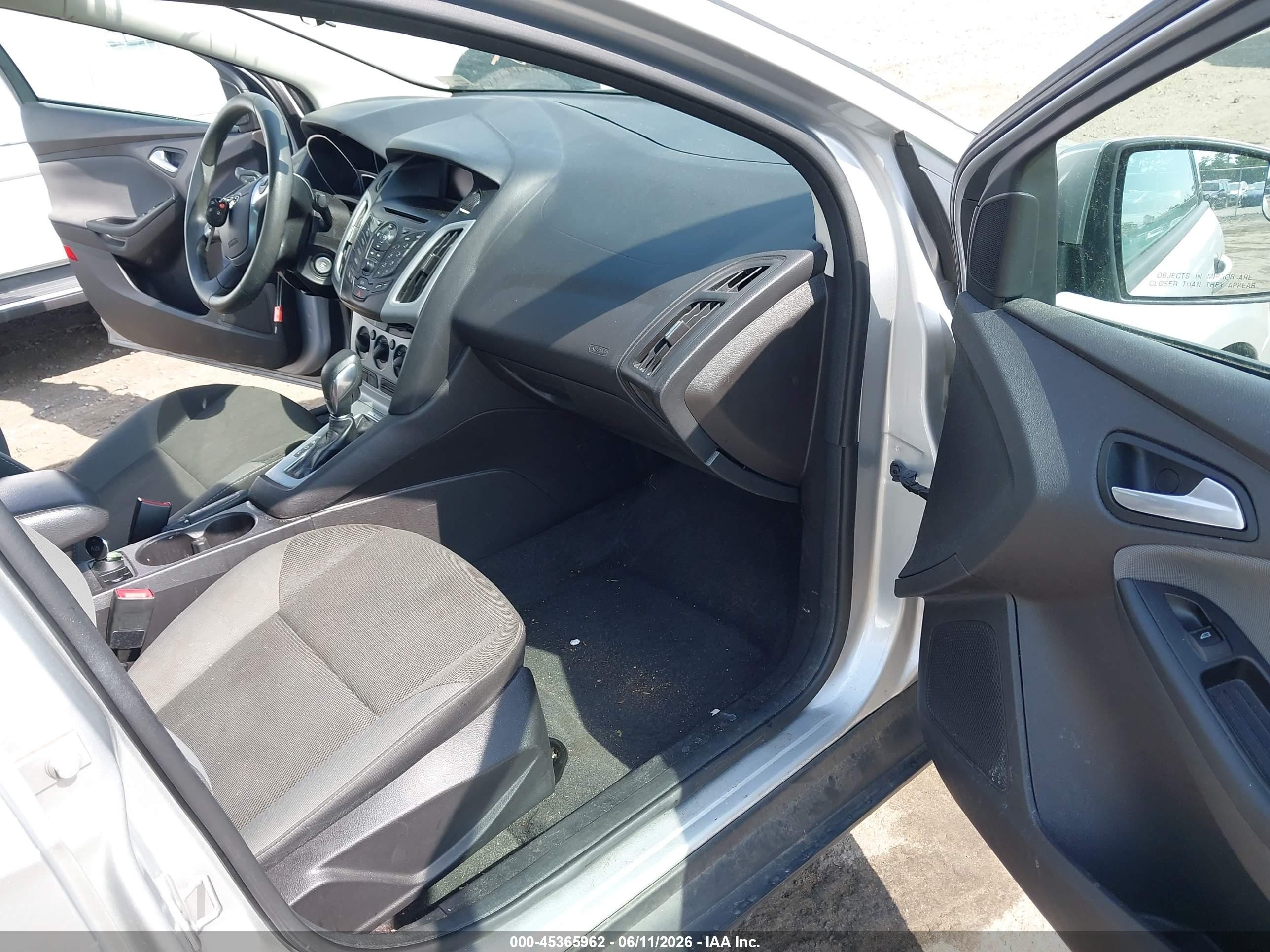 2014 Ford Focus Se Серебряный vin: 1FADP3F29EL124450