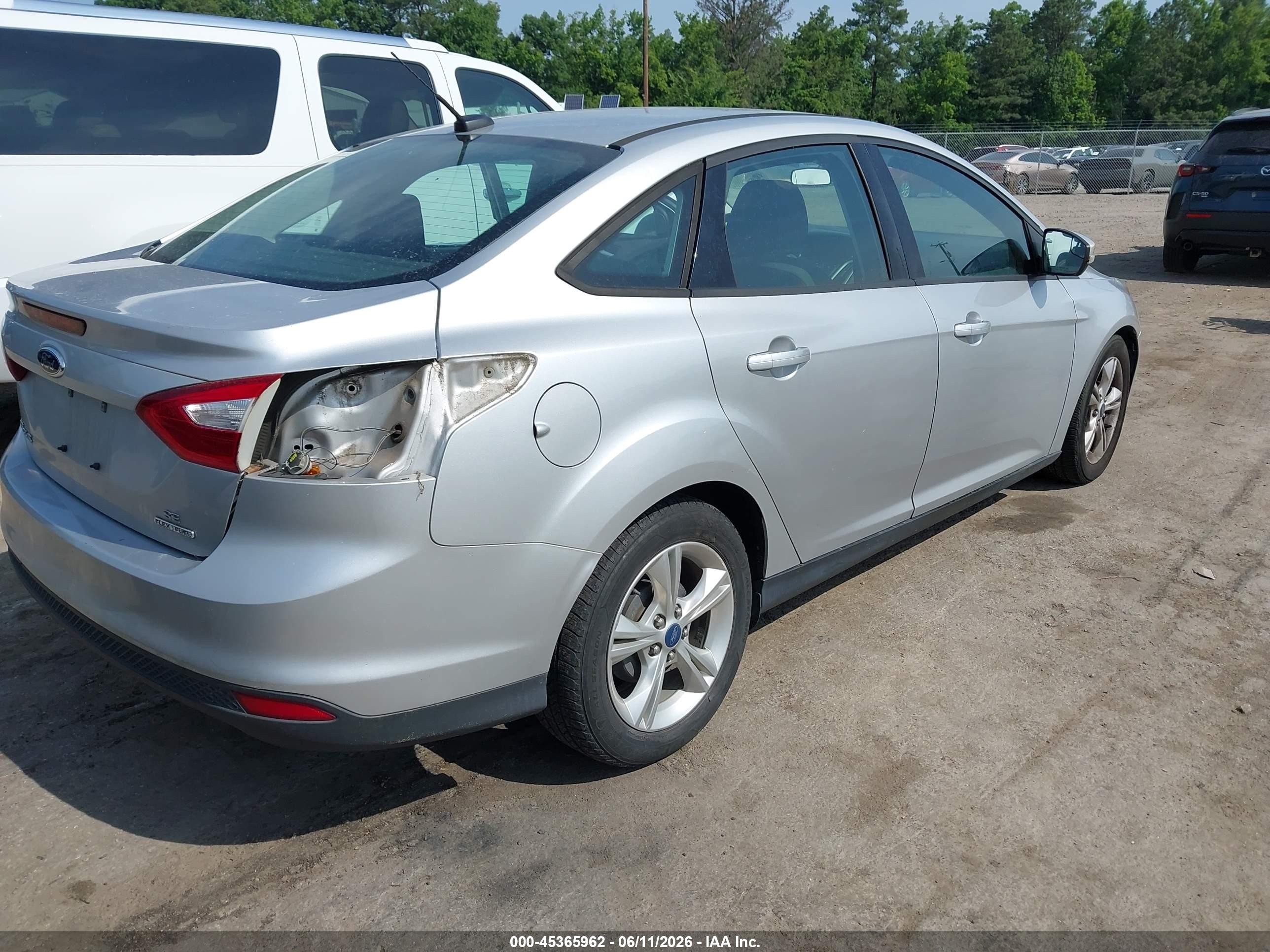 2014 Ford Focus Se Серебряный vin: 1FADP3F29EL124450