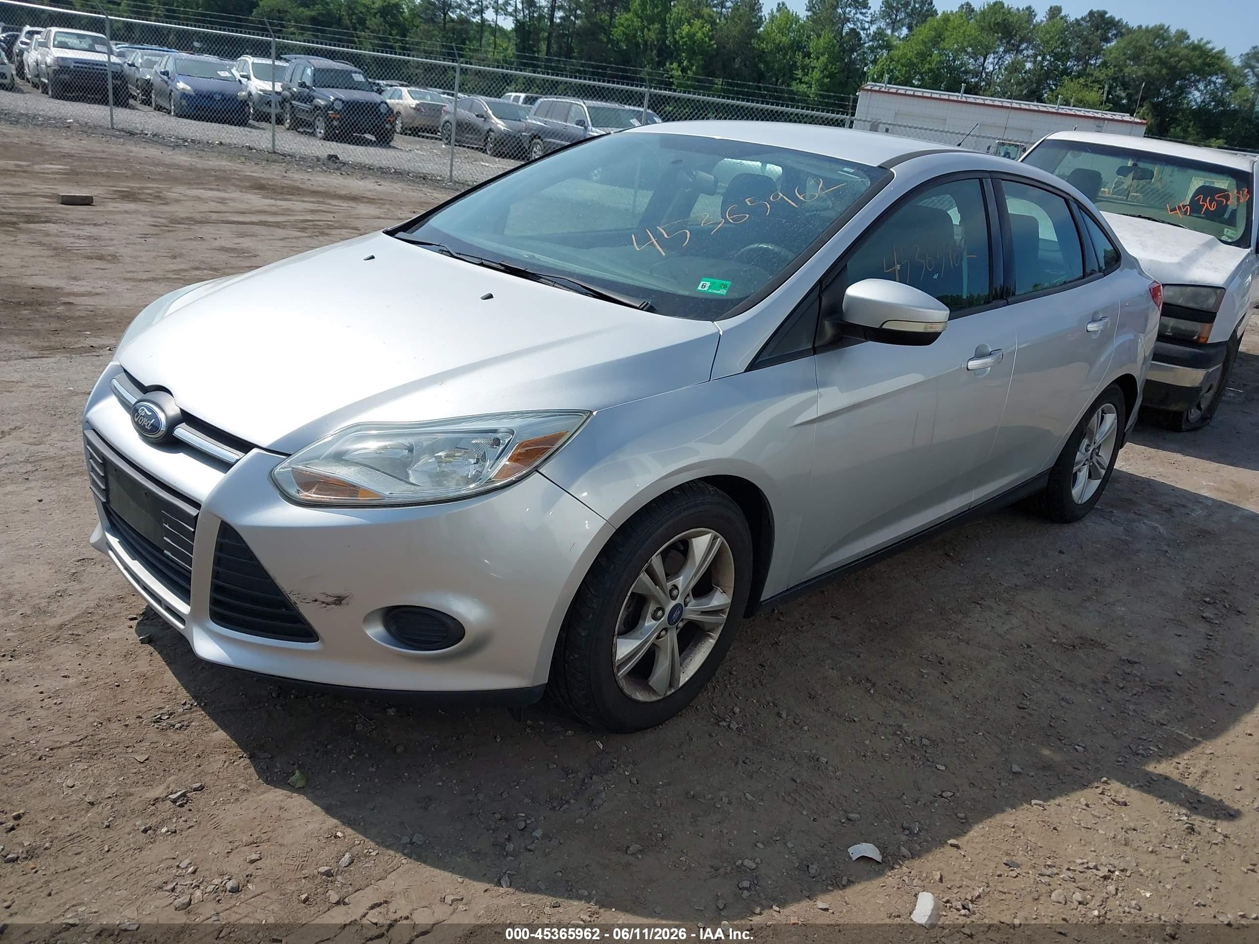 2014 Ford Focus Se Серебряный vin: 1FADP3F29EL124450