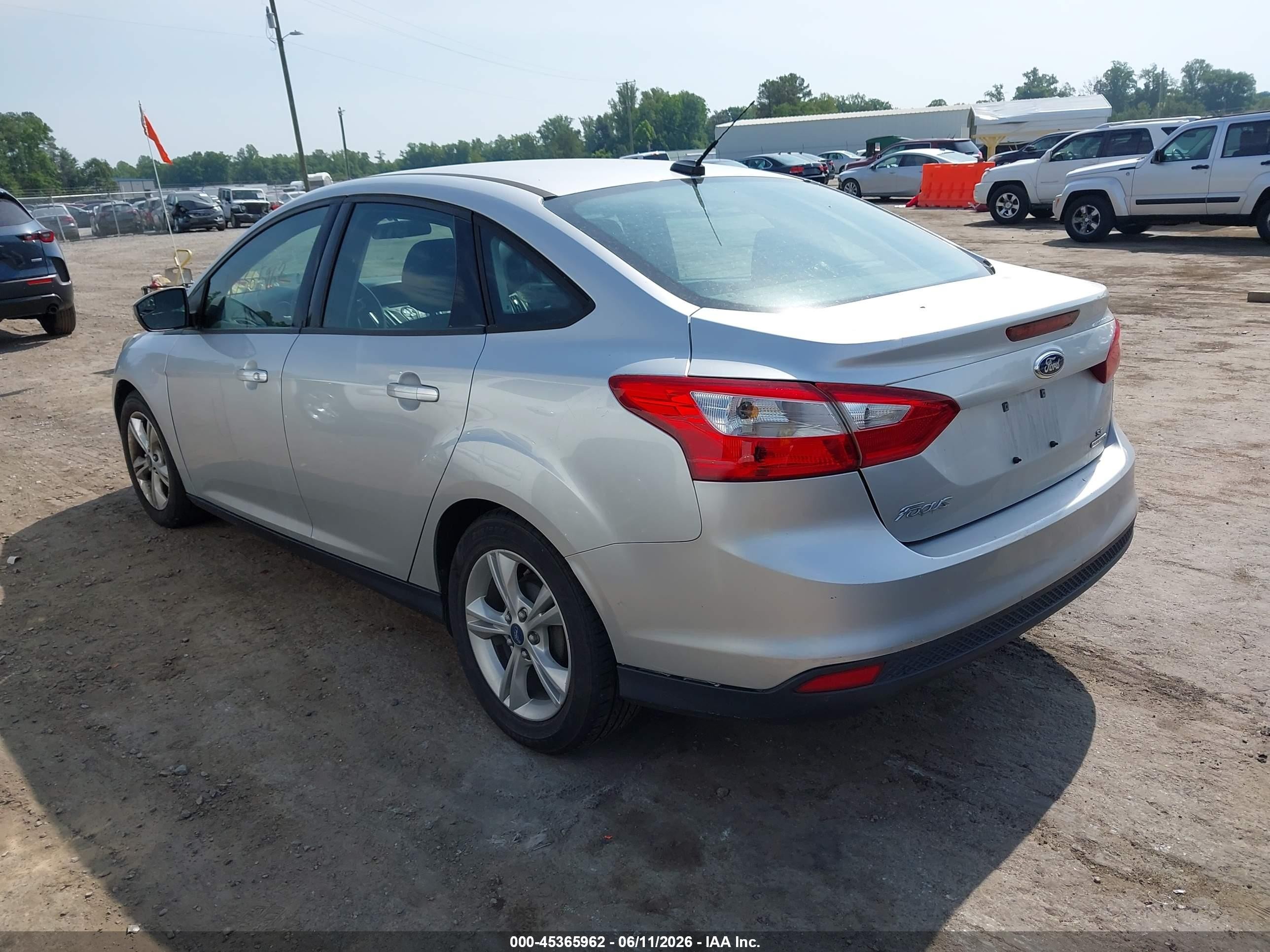 2014 Ford Focus Se Серебряный vin: 1FADP3F29EL124450