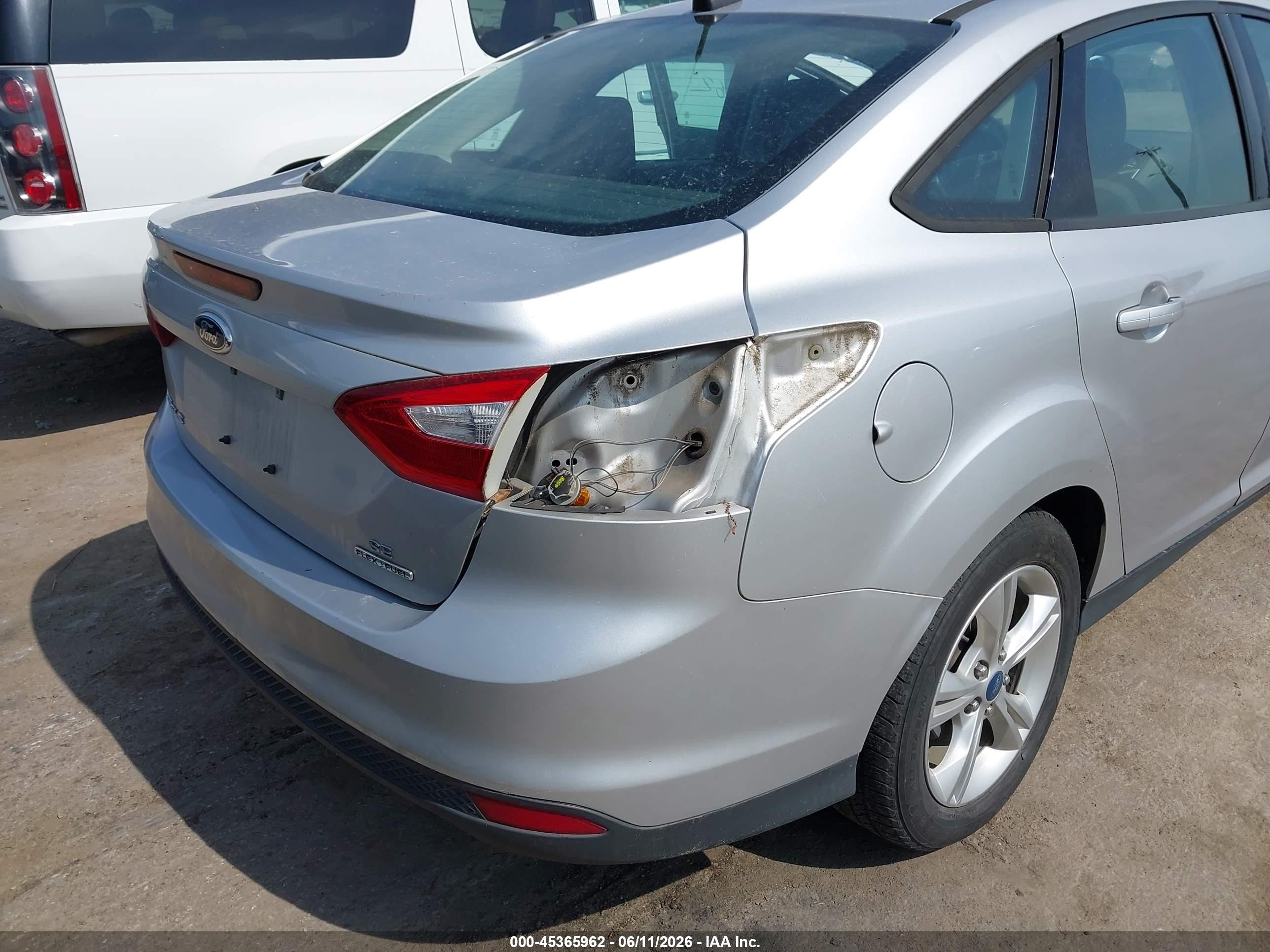 2014 Ford Focus Se Серебряный vin: 1FADP3F29EL124450
