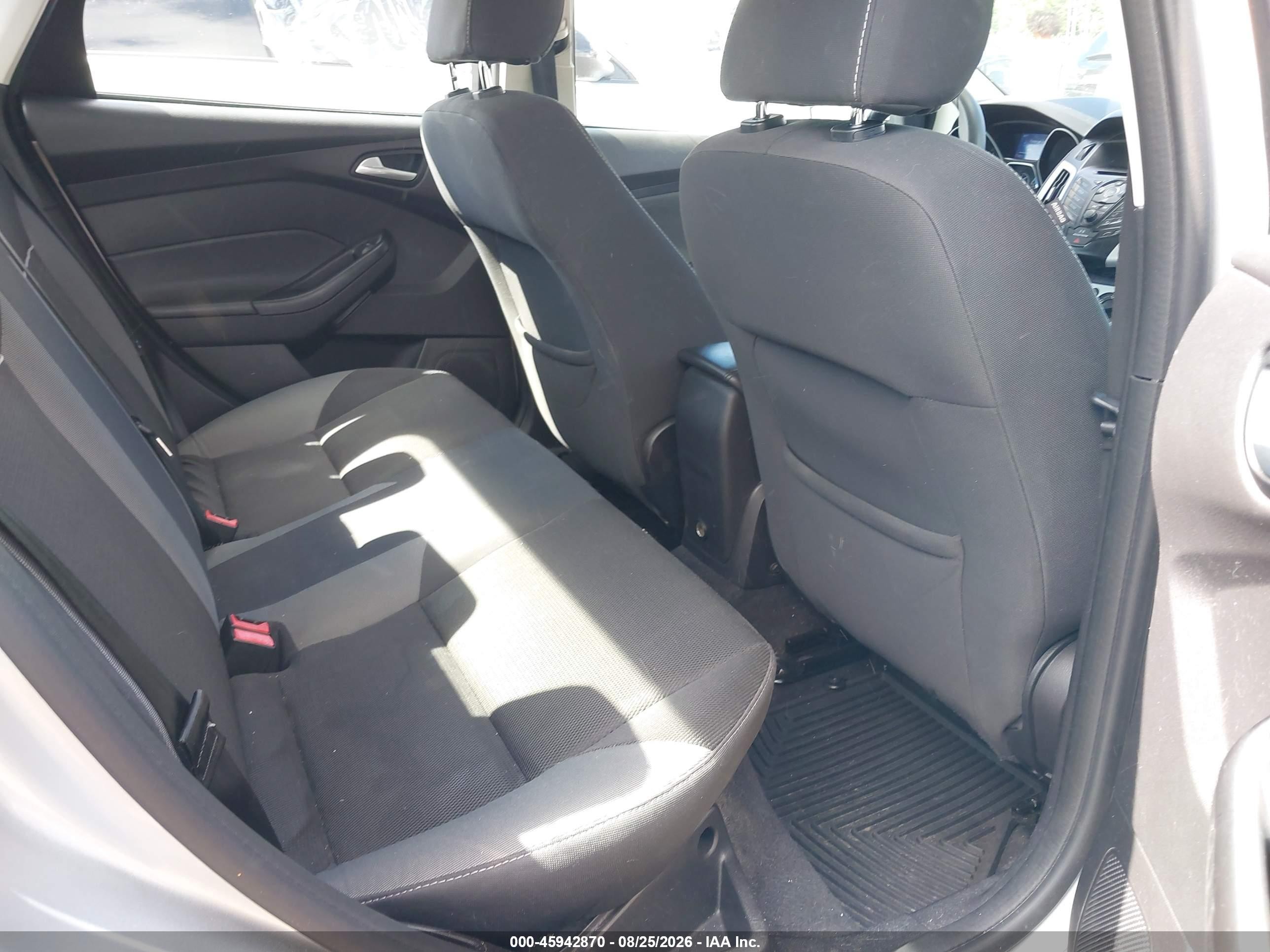 2014 Ford Focus Se Silver vin: 1FADP3F29EL210311