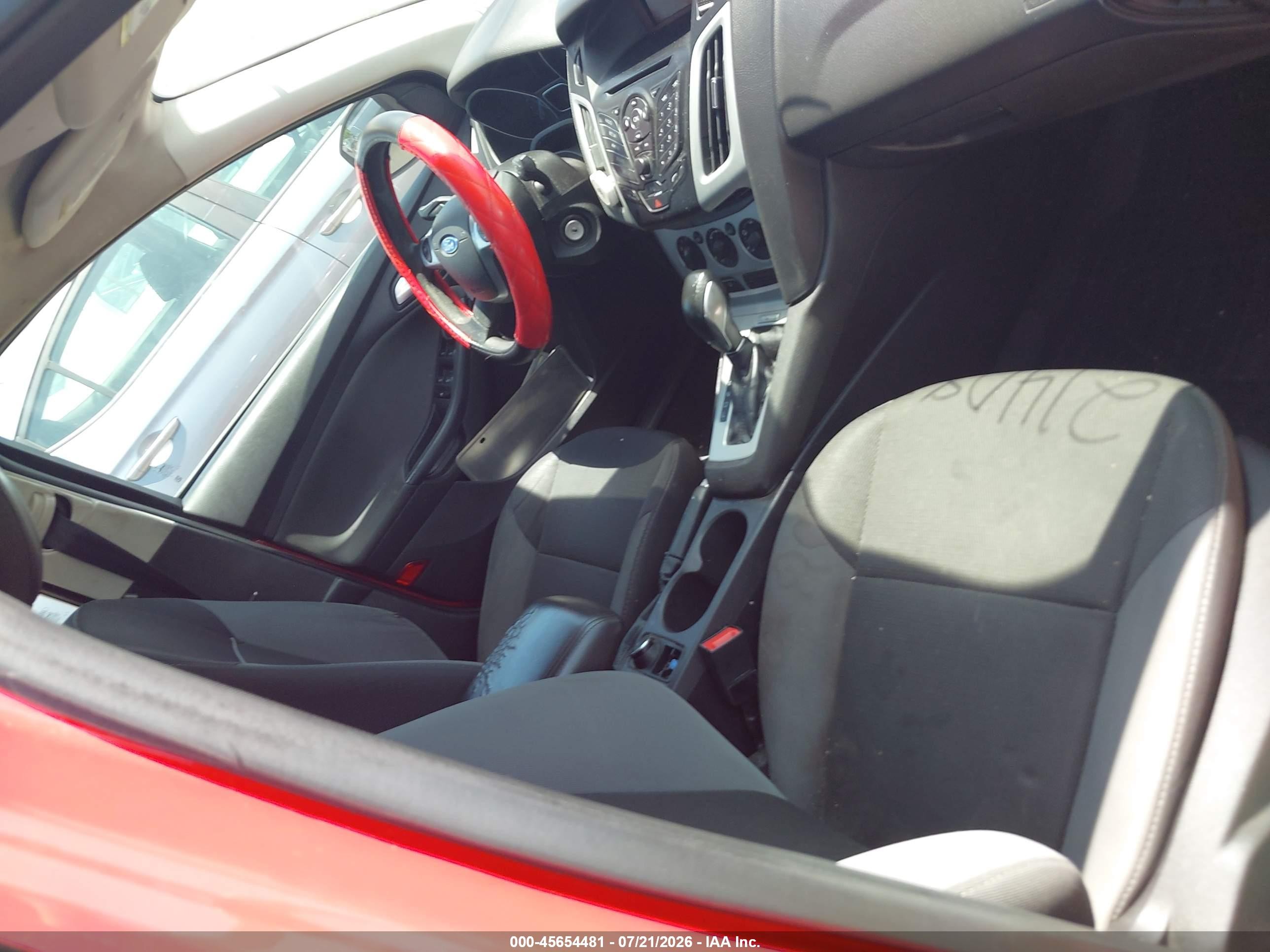 2014 Ford Focus Se Red vin: 1FADP3F29EL214083