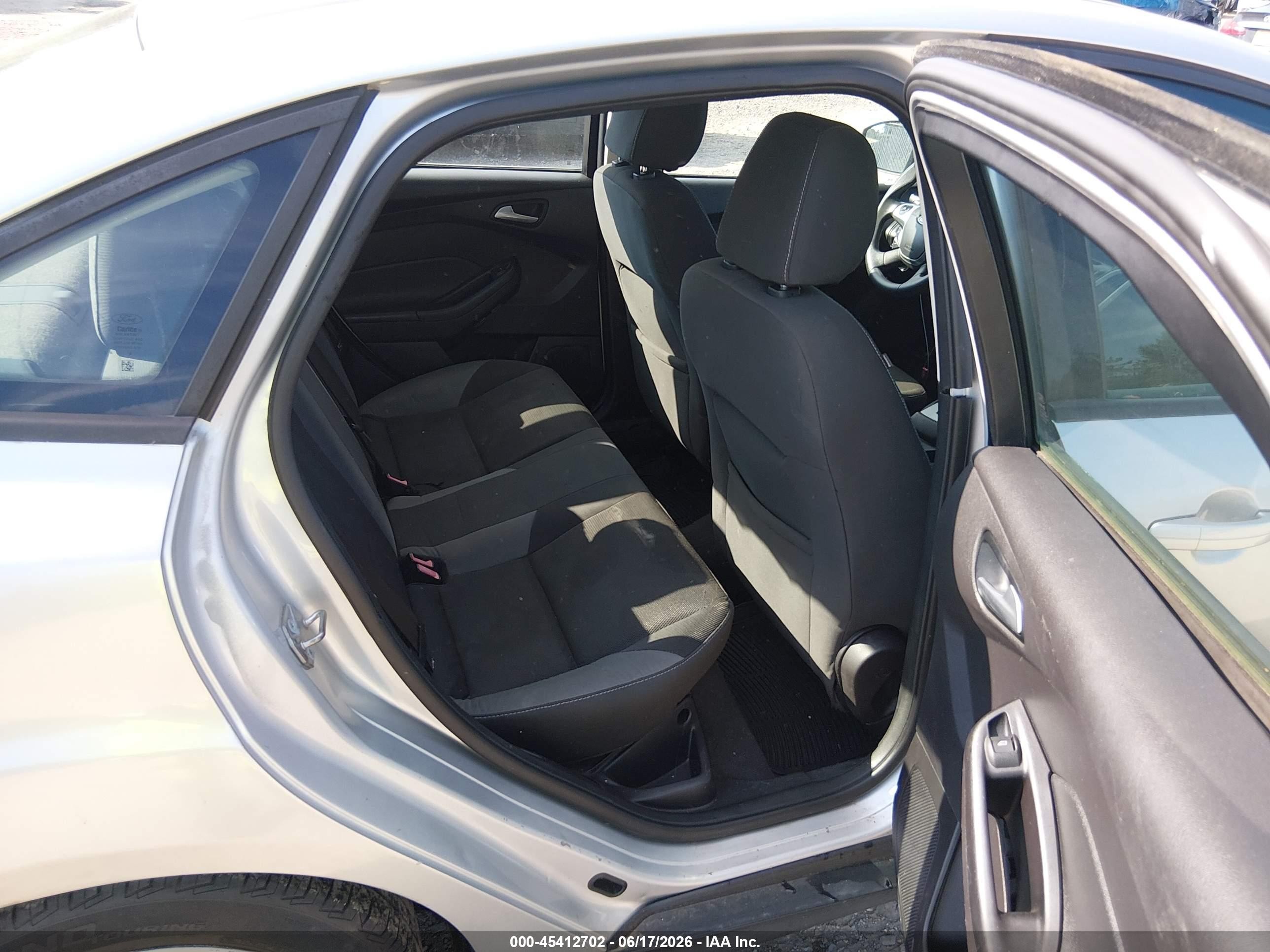 2014 Ford Focus Se Silver vin: 1FADP3F29EL222507
