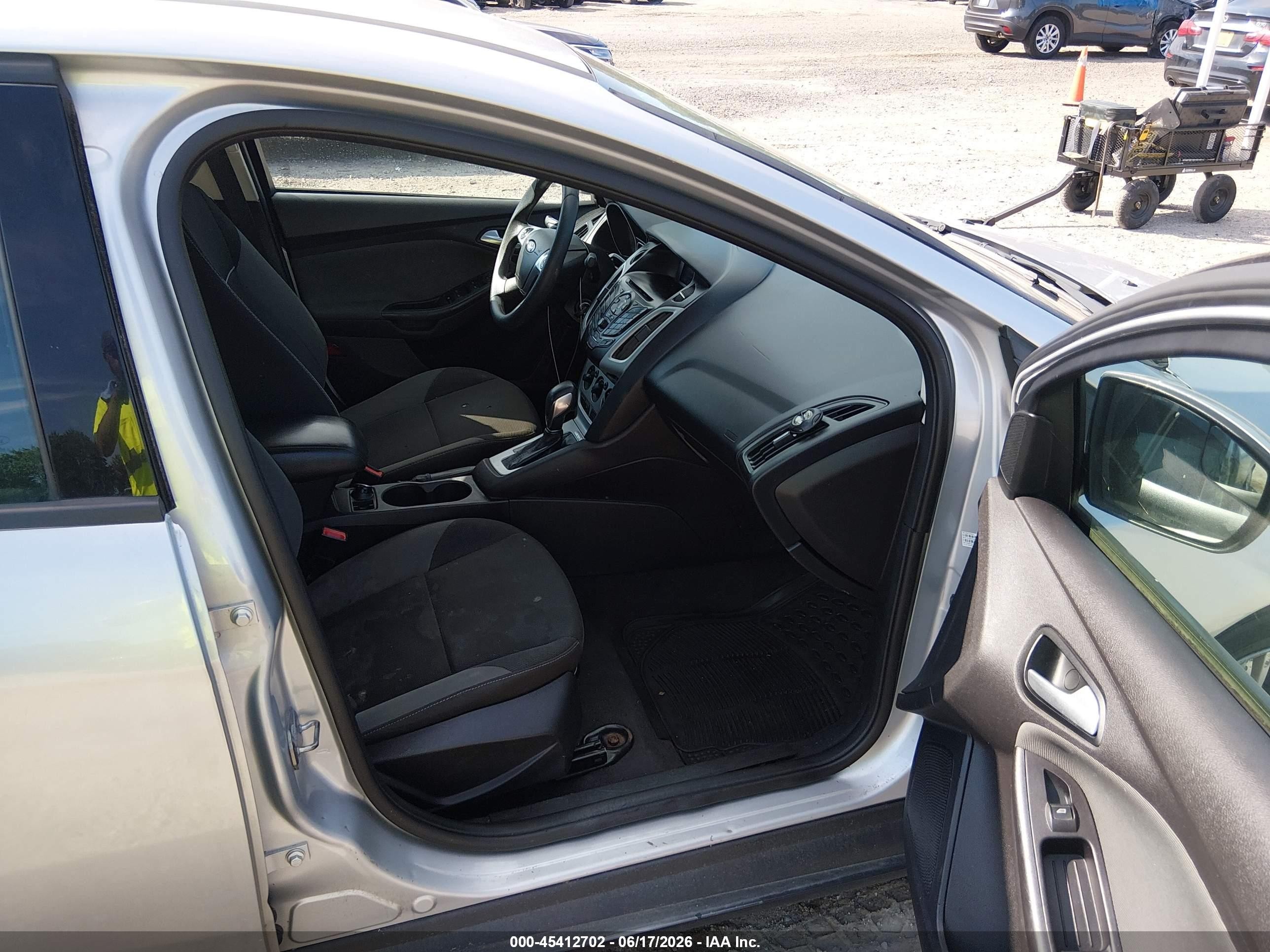 2014 Ford Focus Se Silver vin: 1FADP3F29EL222507