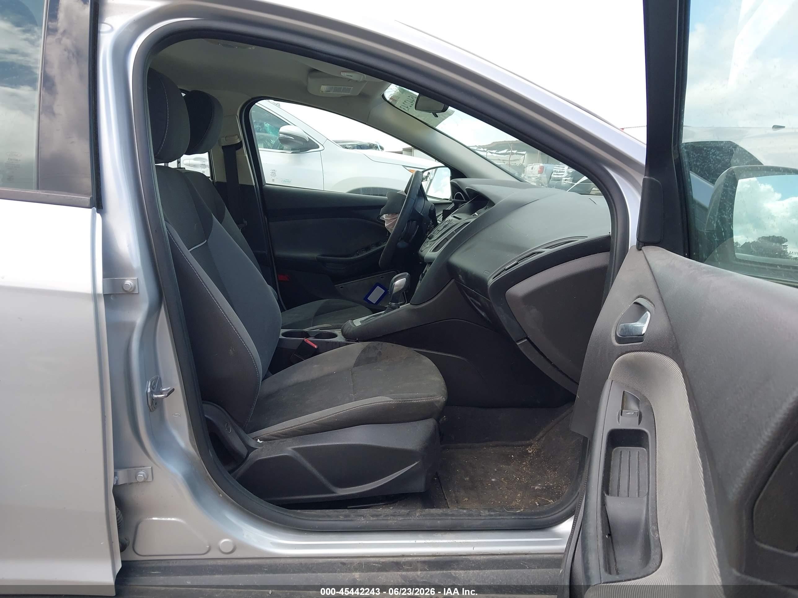 2014 Ford Focus Se Silver vin: 1FADP3F29EL223978