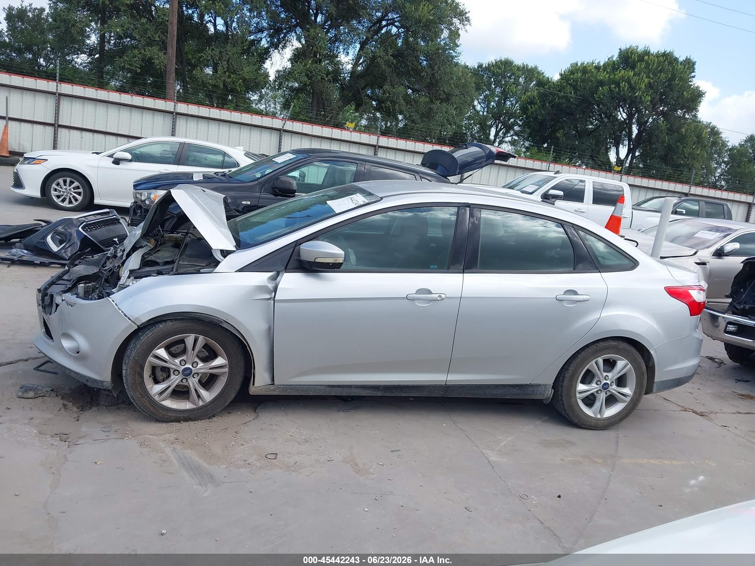 2014 Ford Focus Se Silver vin: 1FADP3F29EL223978