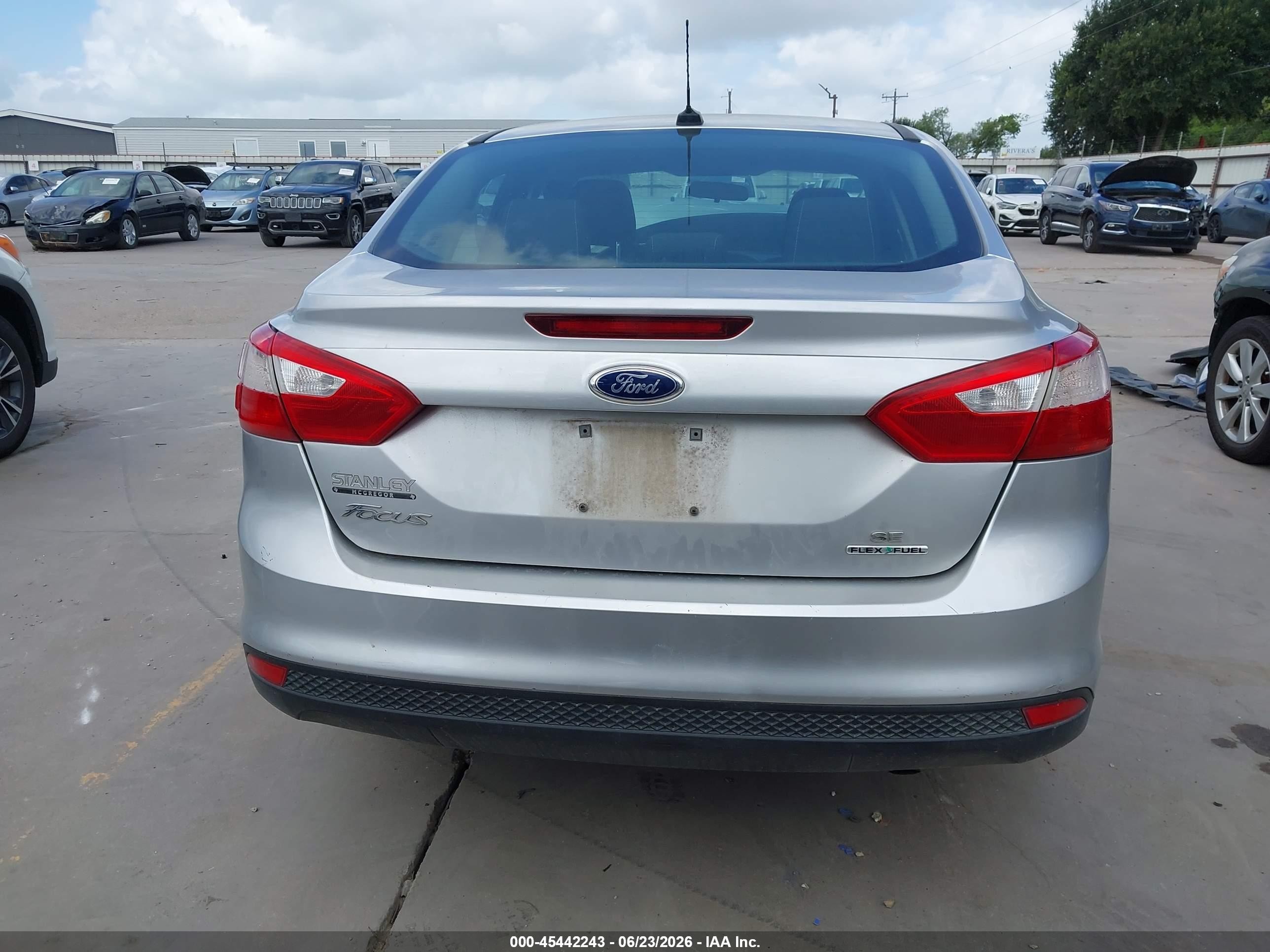 2014 Ford Focus Se Silver vin: 1FADP3F29EL223978