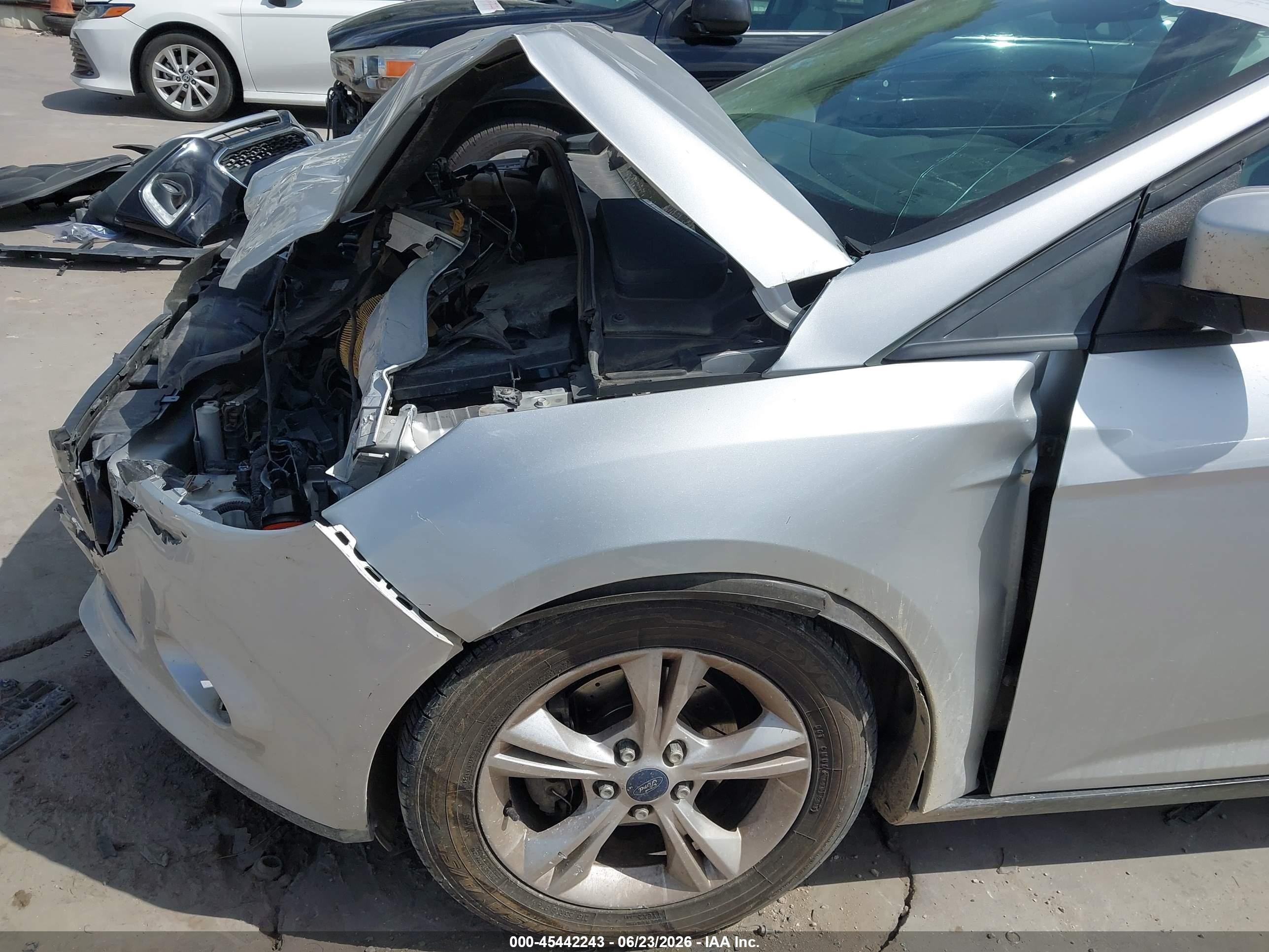 2014 Ford Focus Se Silver vin: 1FADP3F29EL223978
