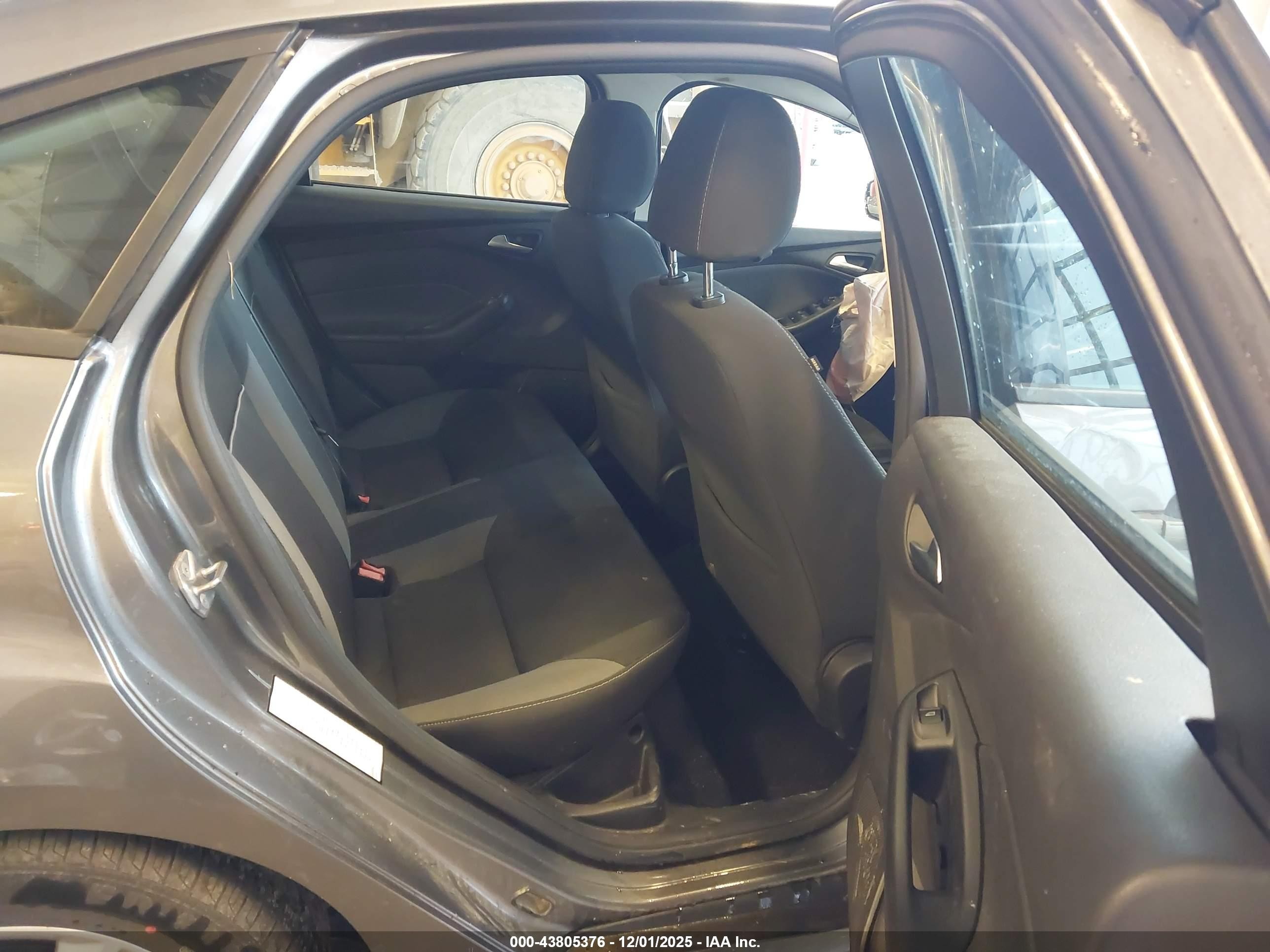 2014 Ford Focus Se Gray vin: 1FADP3F29EL239128