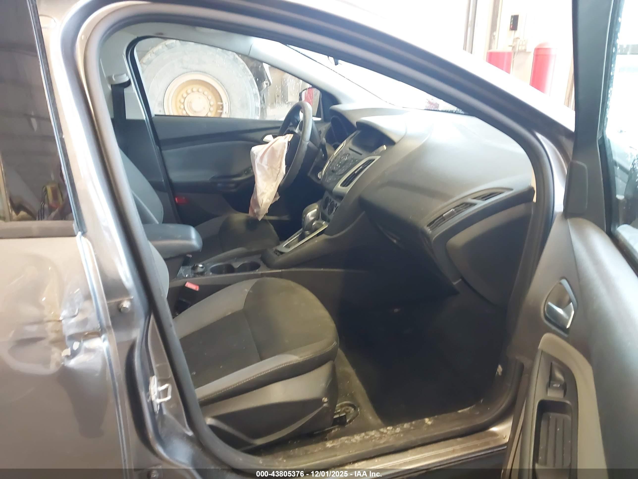2014 Ford Focus Se Gray vin: 1FADP3F29EL239128