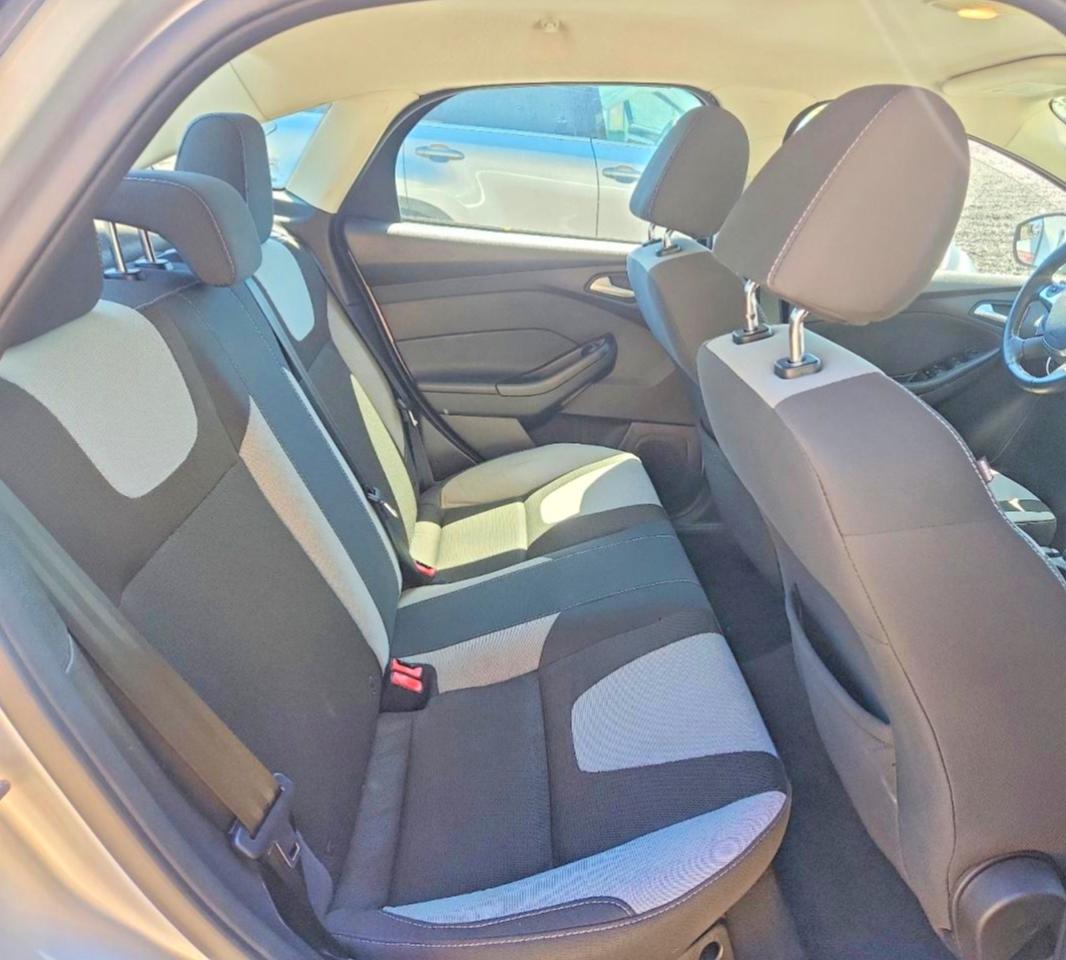 2014 Ford Focus Se Silver vin: 1FADP3F29EL246225