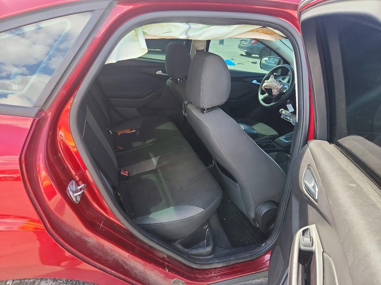 2014 Ford Focus Se Red vin: 1FADP3F29EL248654