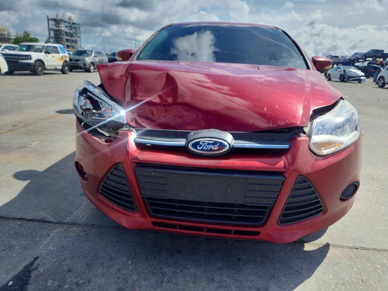 2014 Ford Focus Se Red vin: 1FADP3F29EL248654