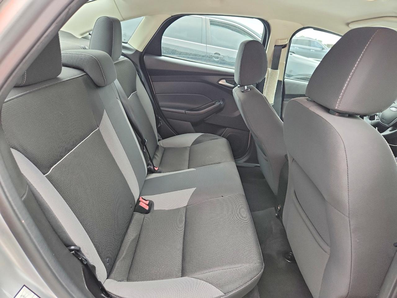 2014 Ford Focus Se Silver vin: 1FADP3F29EL278379