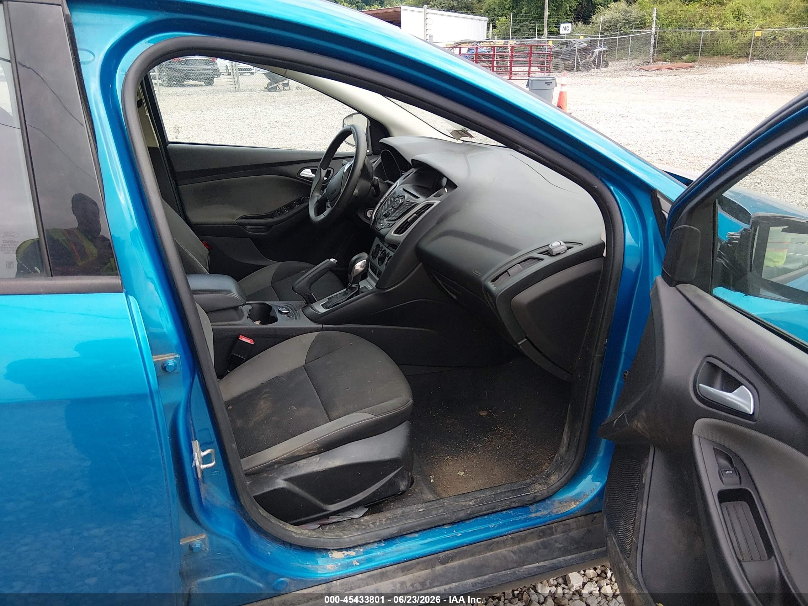 2014 Ford Focus Se Blue vin: 1FADP3F29EL371144