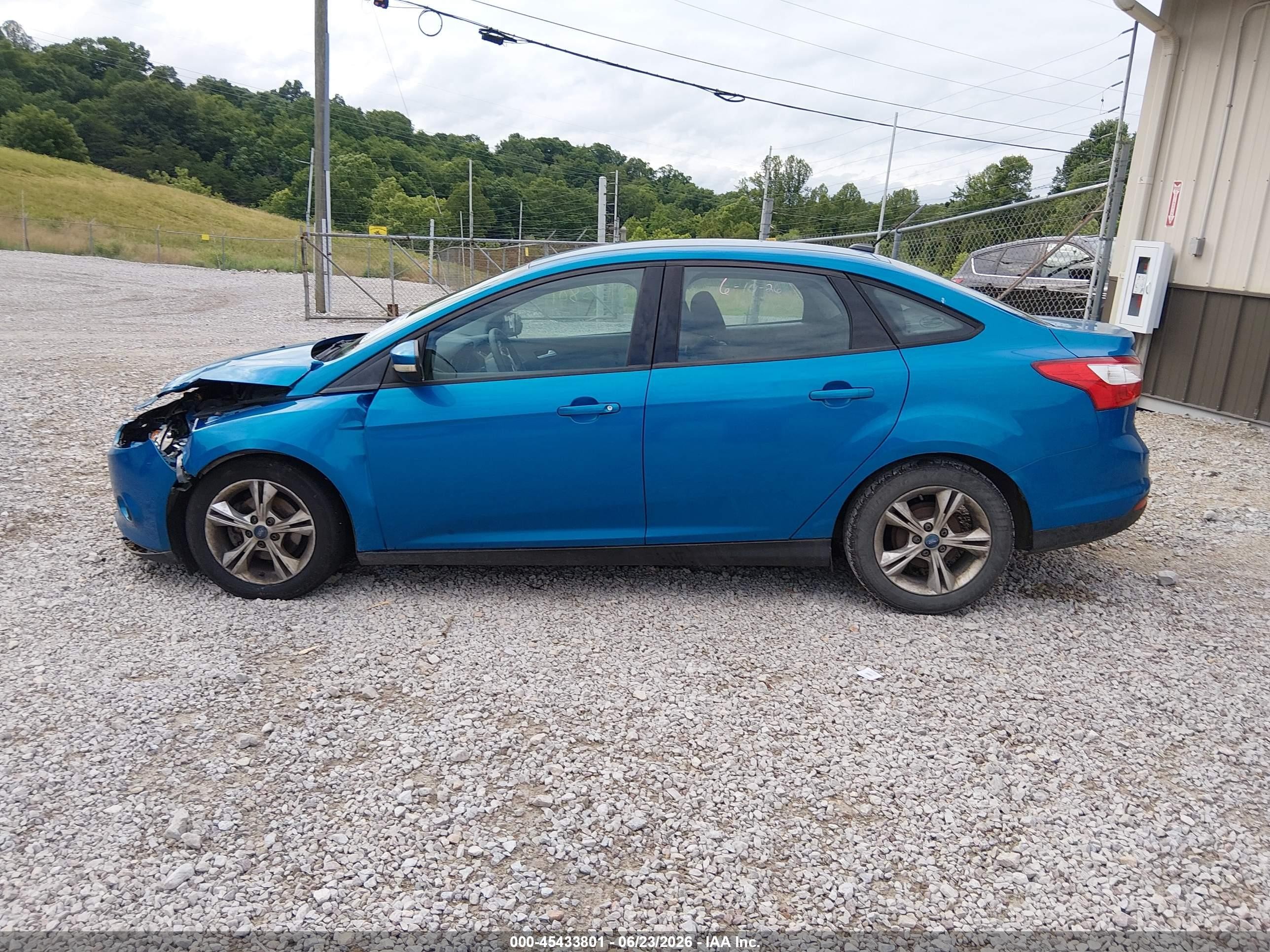 2014 Ford Focus Se Blue vin: 1FADP3F29EL371144