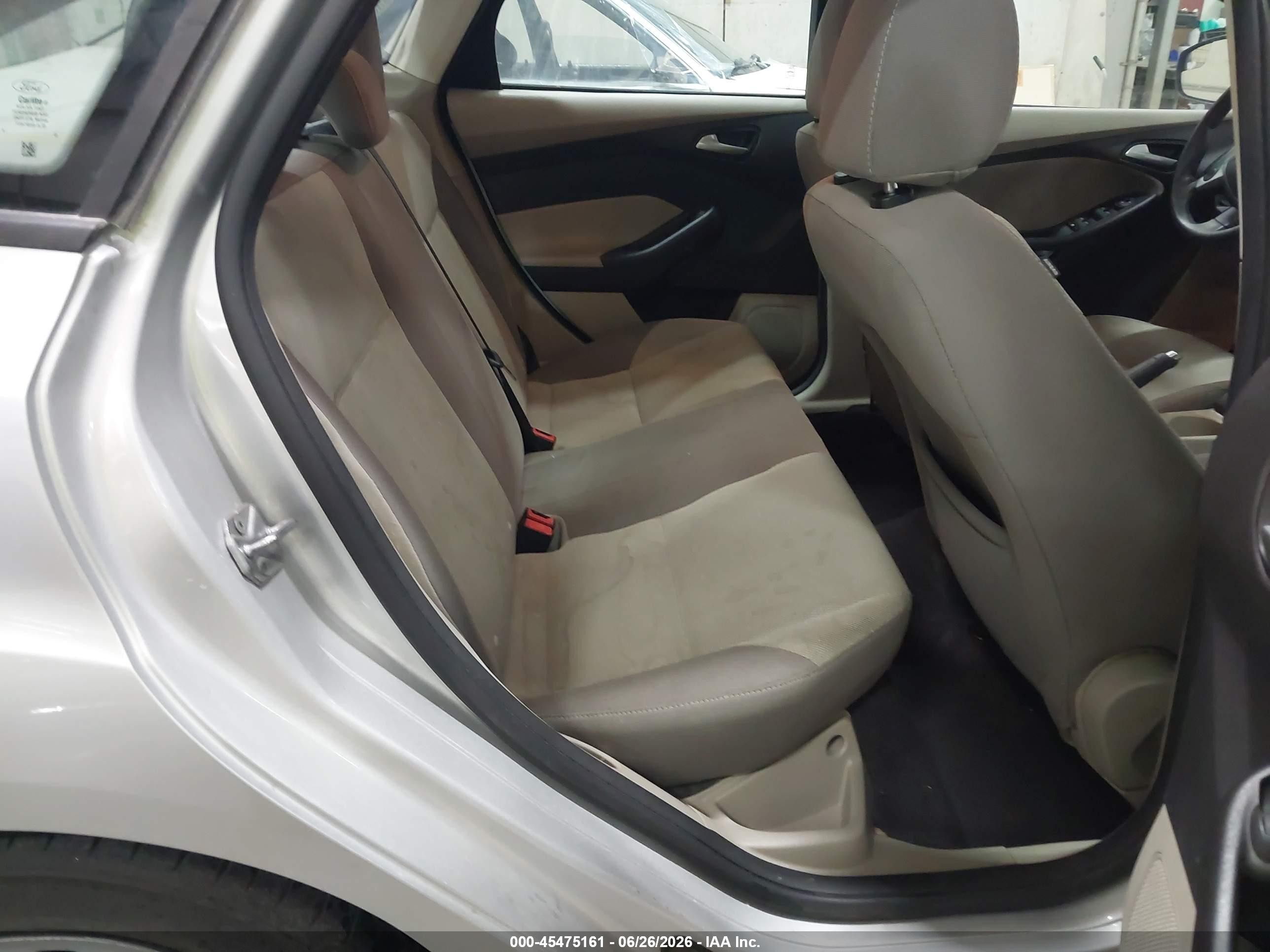 2014 Ford Focus Se Silver vin: 1FADP3F29EL376537
