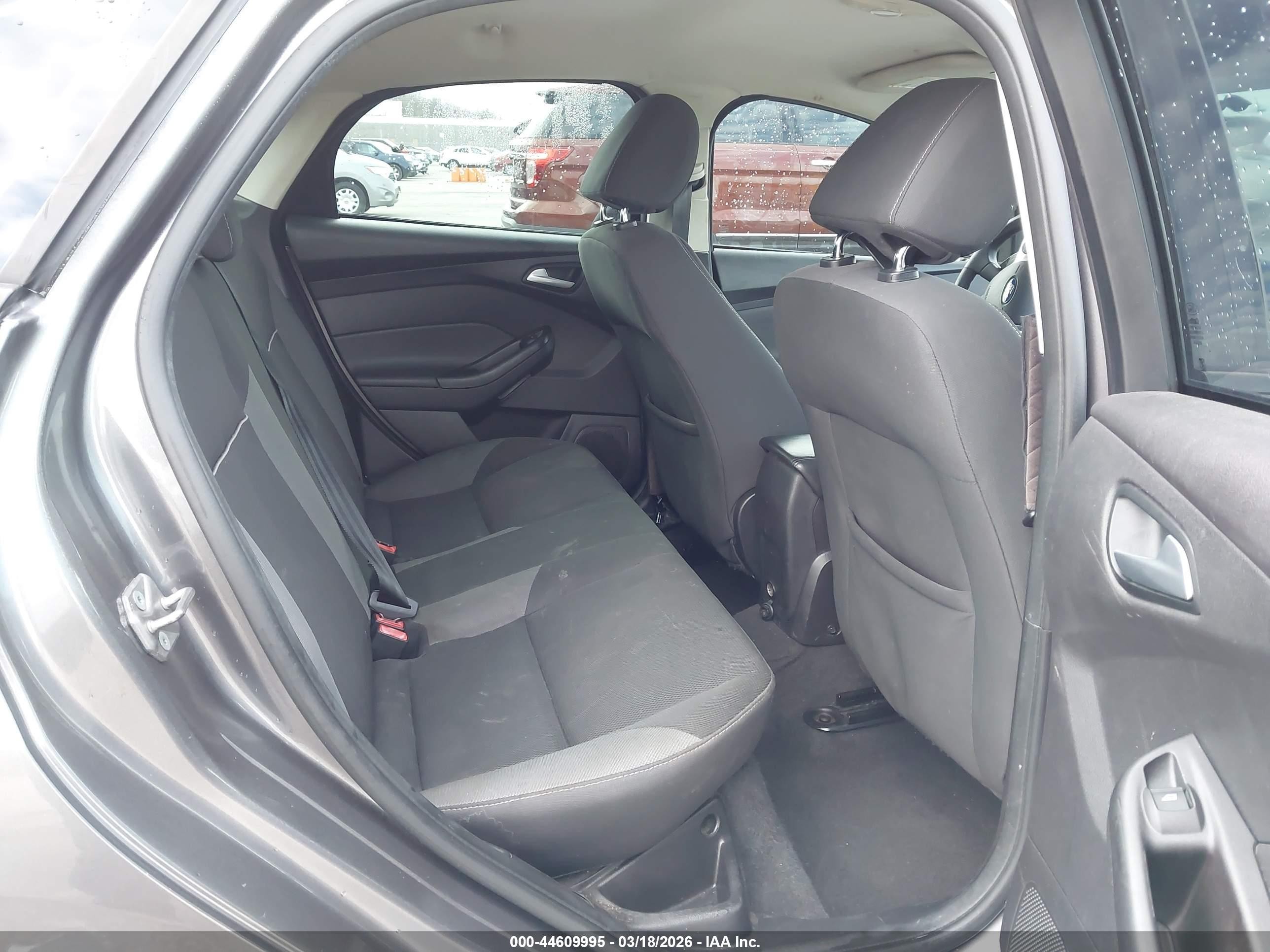 2014 Ford Focus Se Gray vin: 1FADP3F29EL377820
