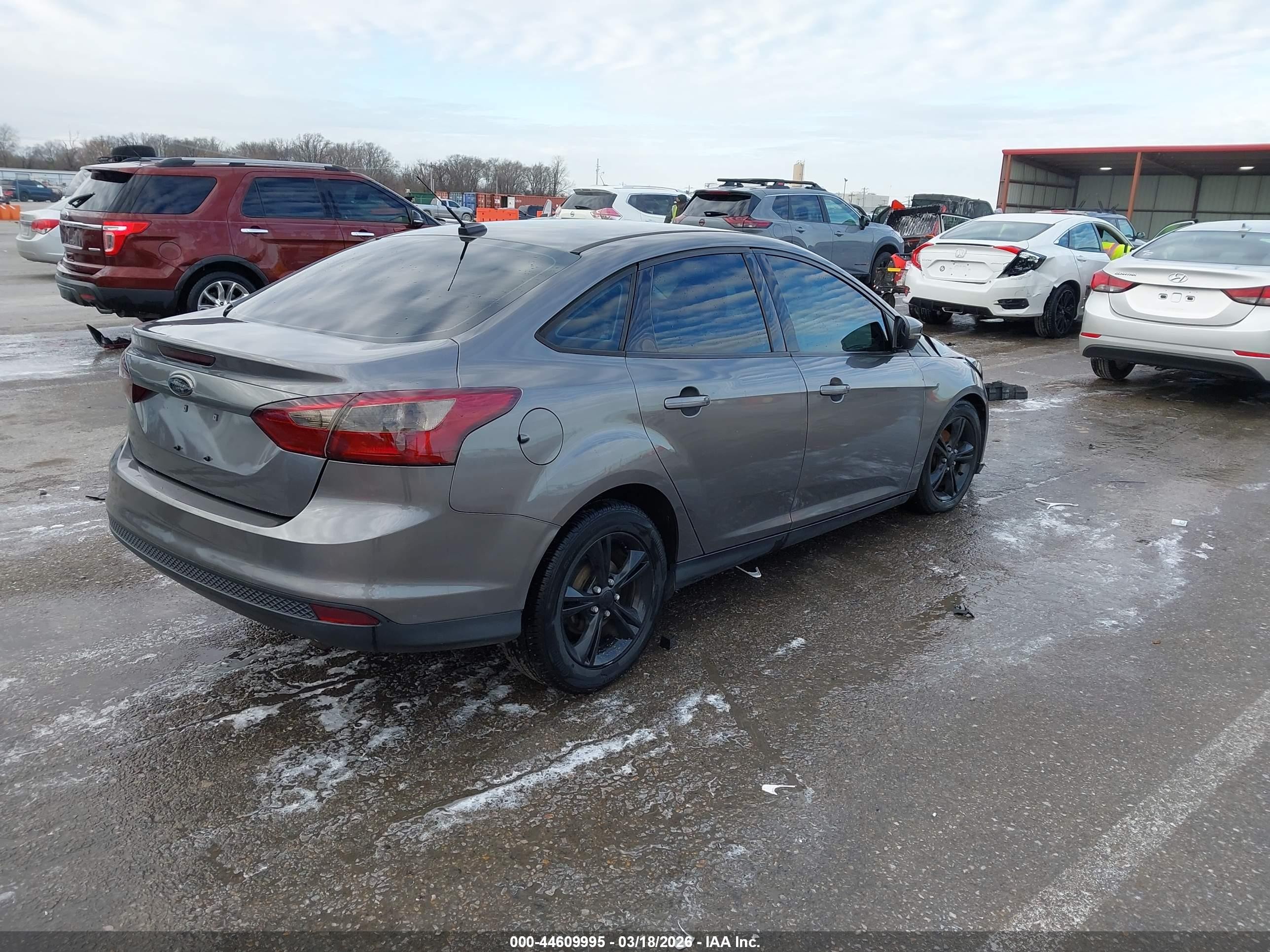 2014 Ford Focus Se Gray vin: 1FADP3F29EL377820