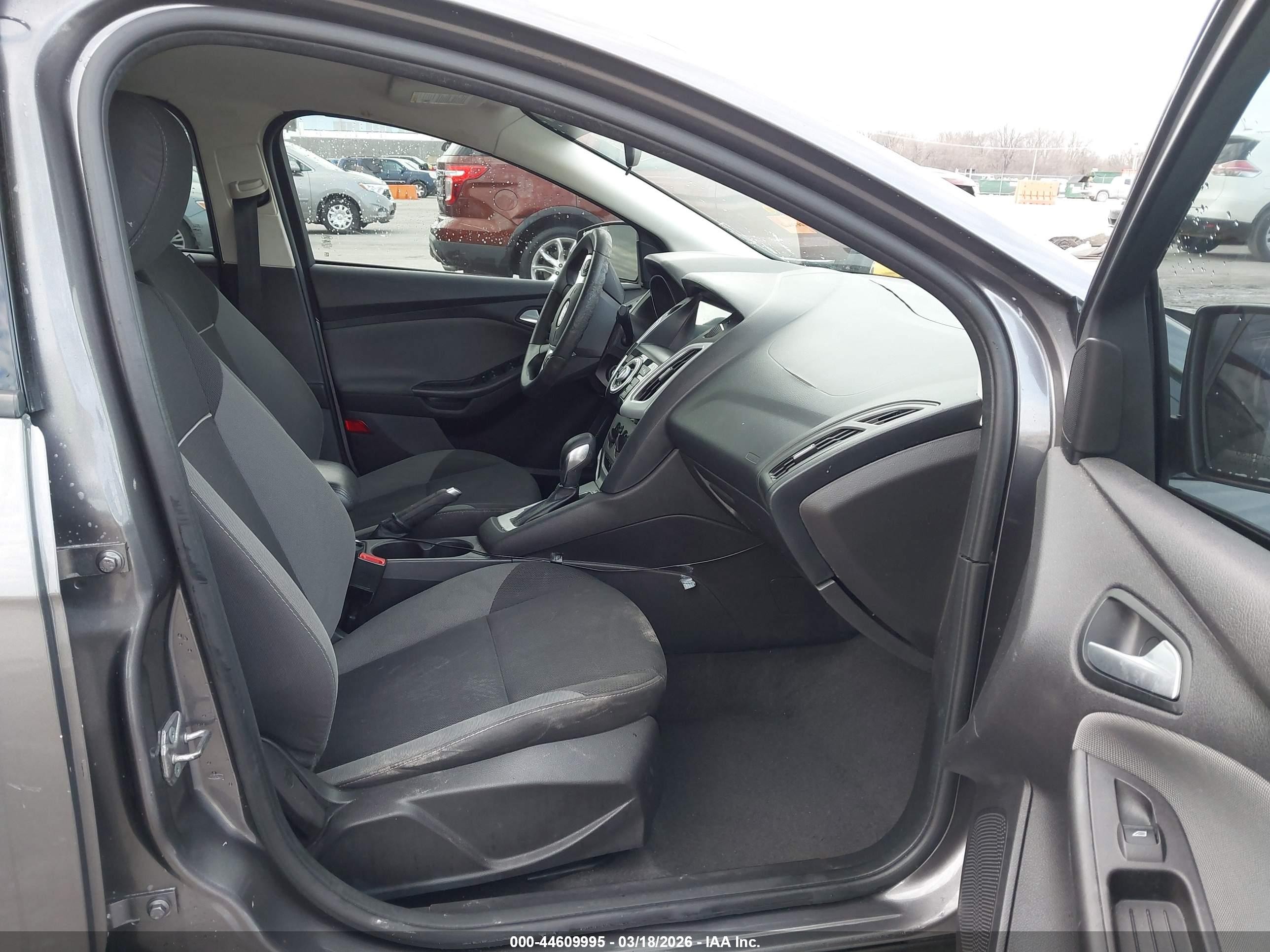 2014 Ford Focus Se Gray vin: 1FADP3F29EL377820