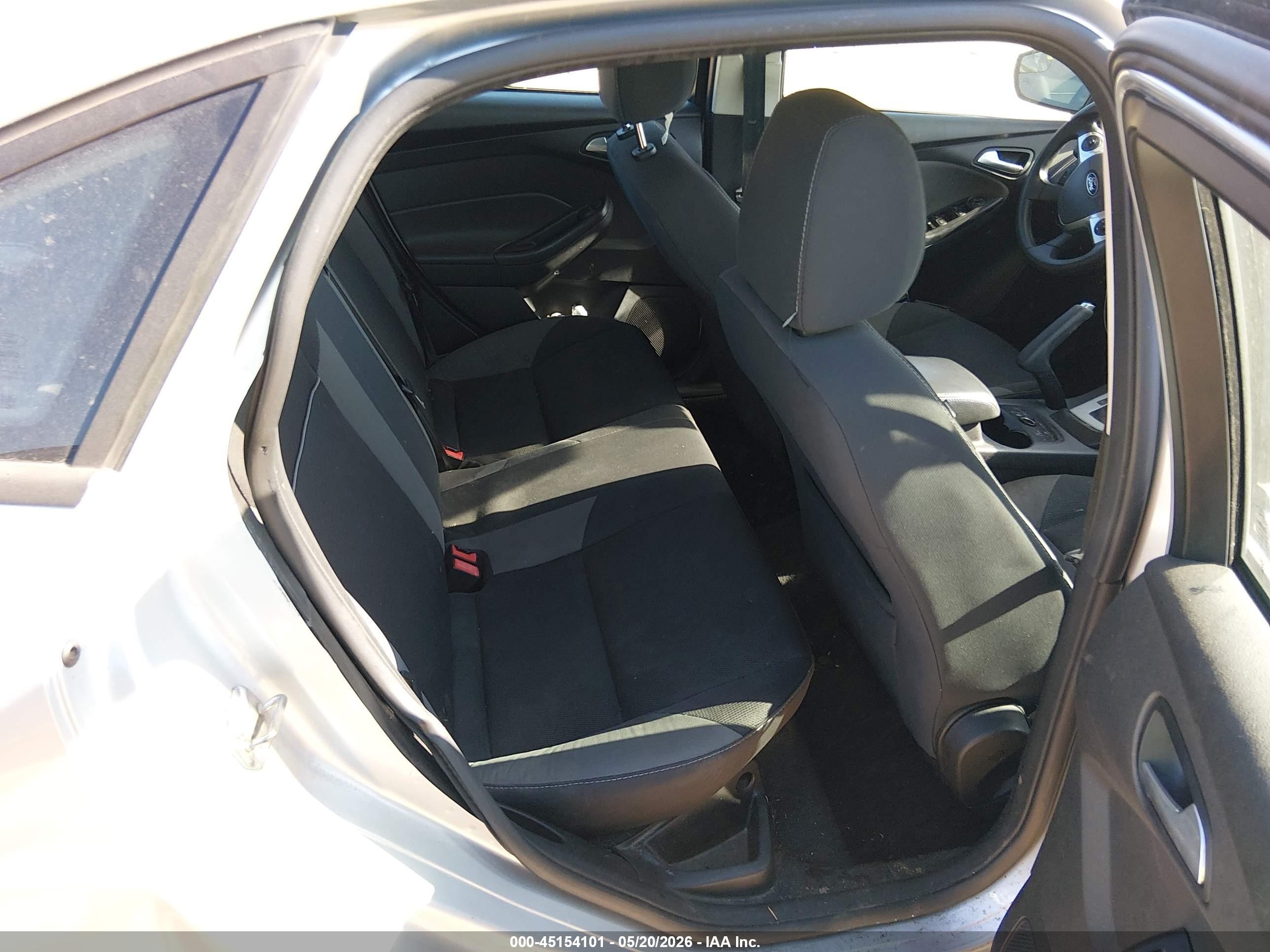 2014 Ford Focus Se Серебряный vin: 1FADP3F29EL394200