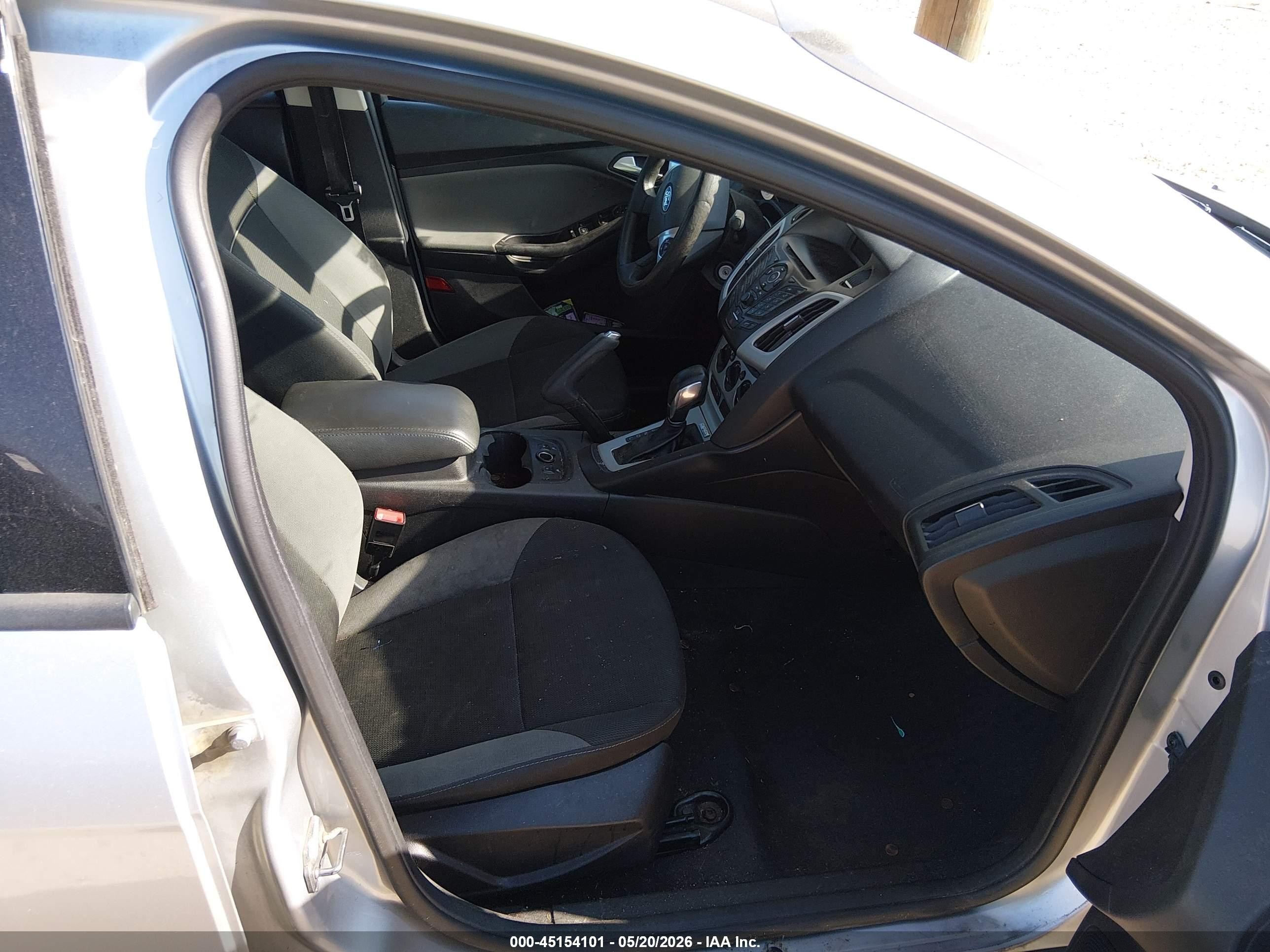 2014 Ford Focus Se Серебряный vin: 1FADP3F29EL394200