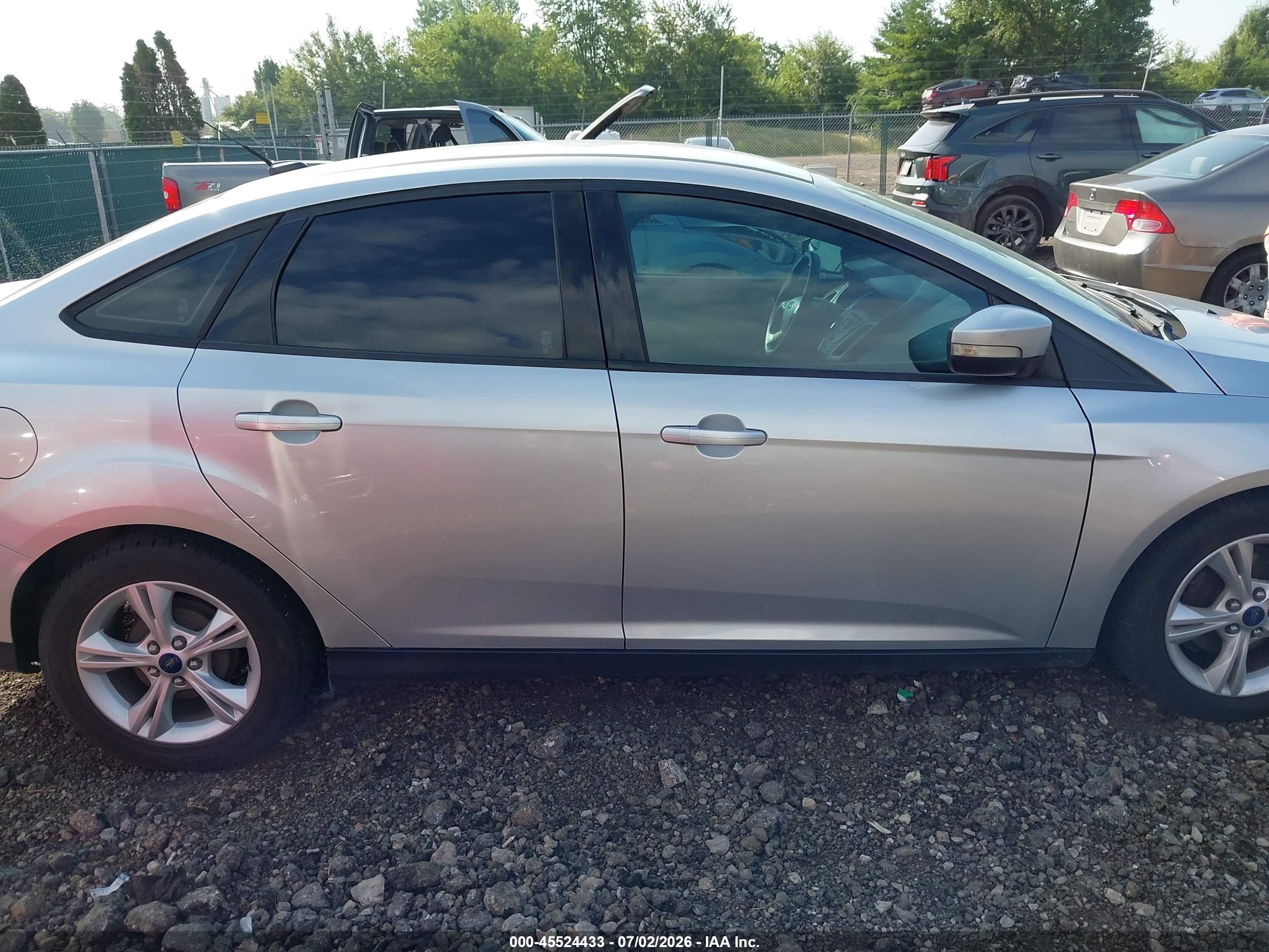 2014 Ford Focus Se Silver vin: 1FADP3F29EL397680