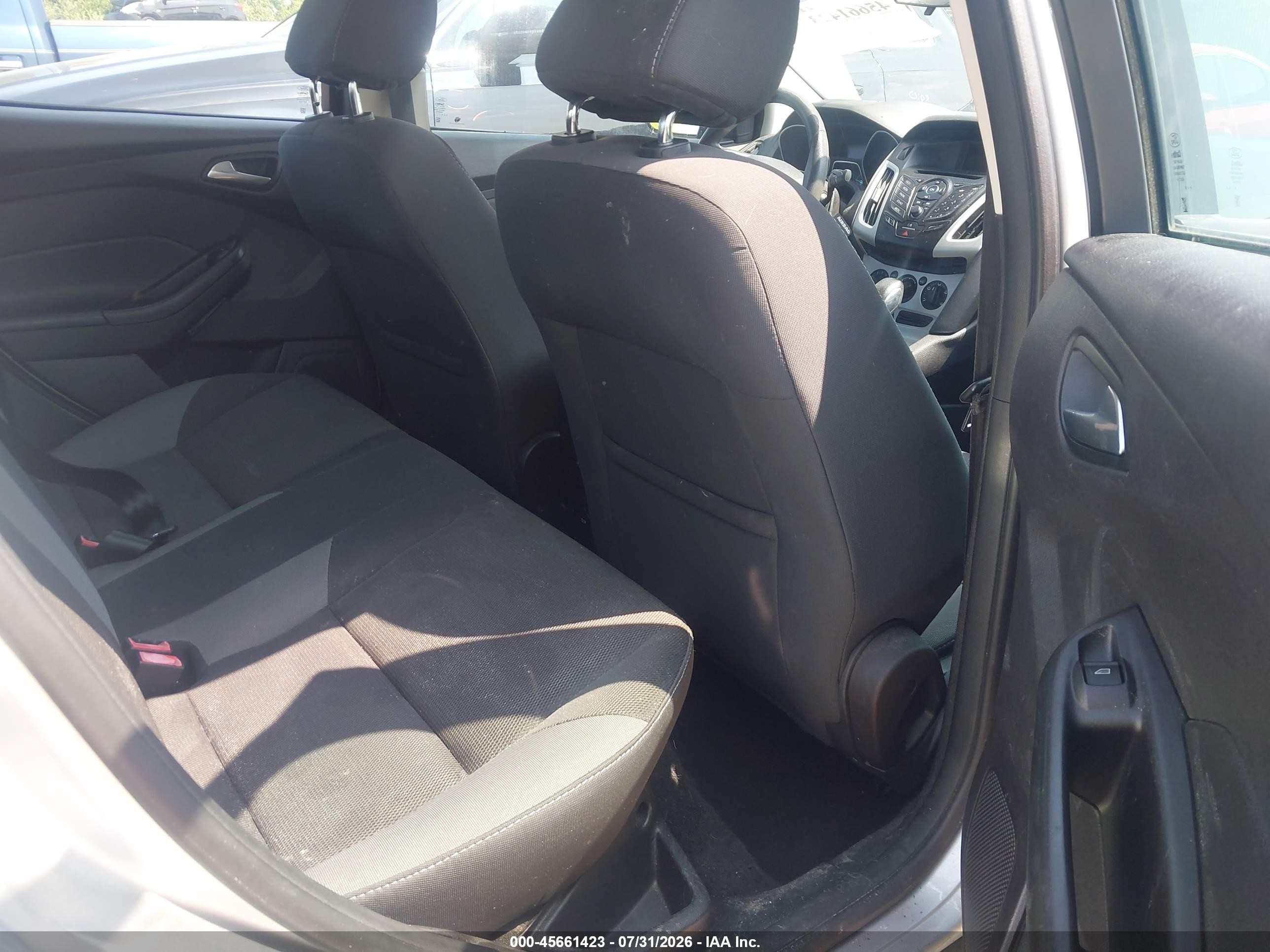 2014 Ford Focus Se Silver vin: 1FADP3F29EL404689