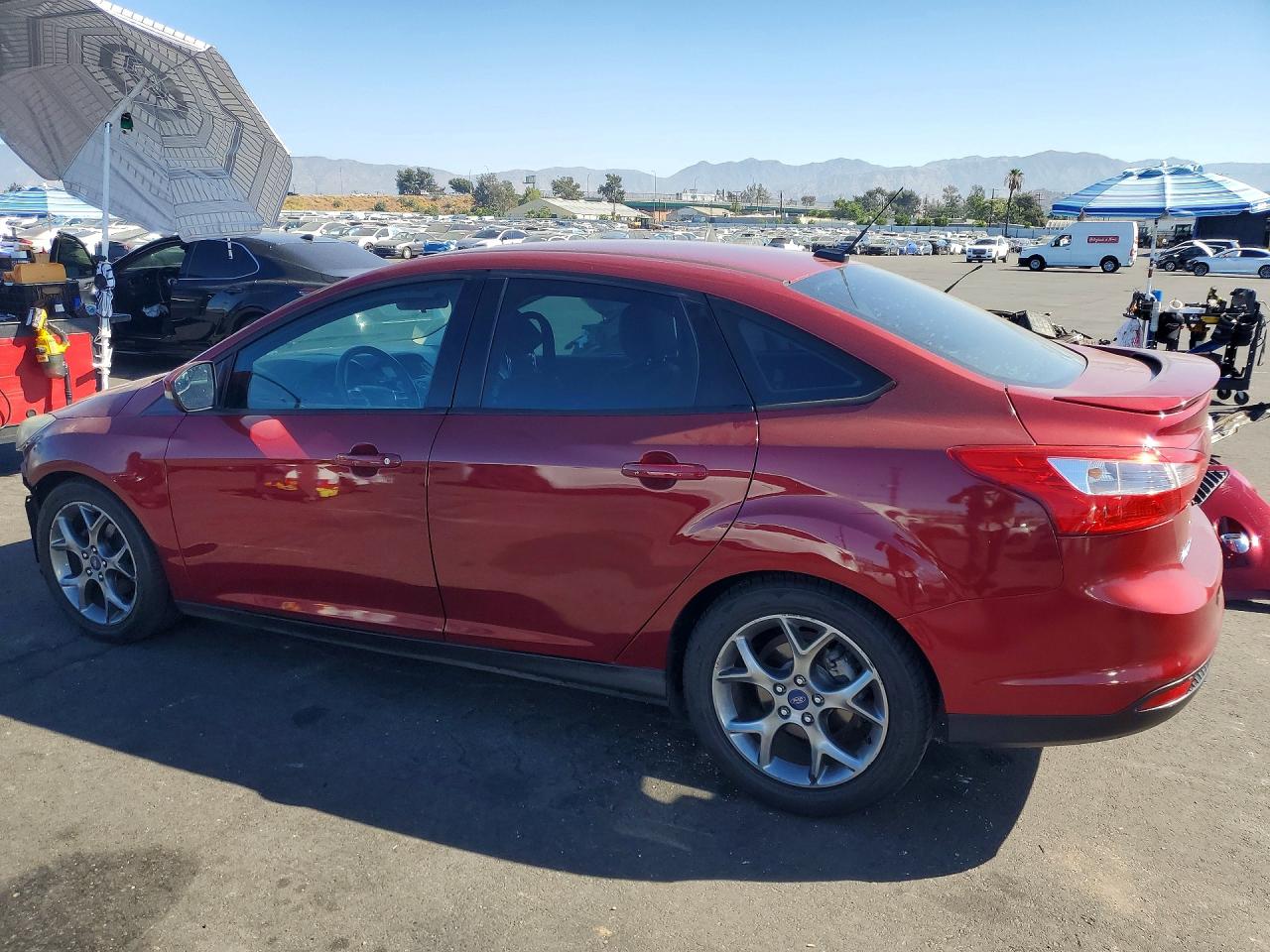 2014 Ford Focus Se Burgundy vin: 1FADP3F29EL442472