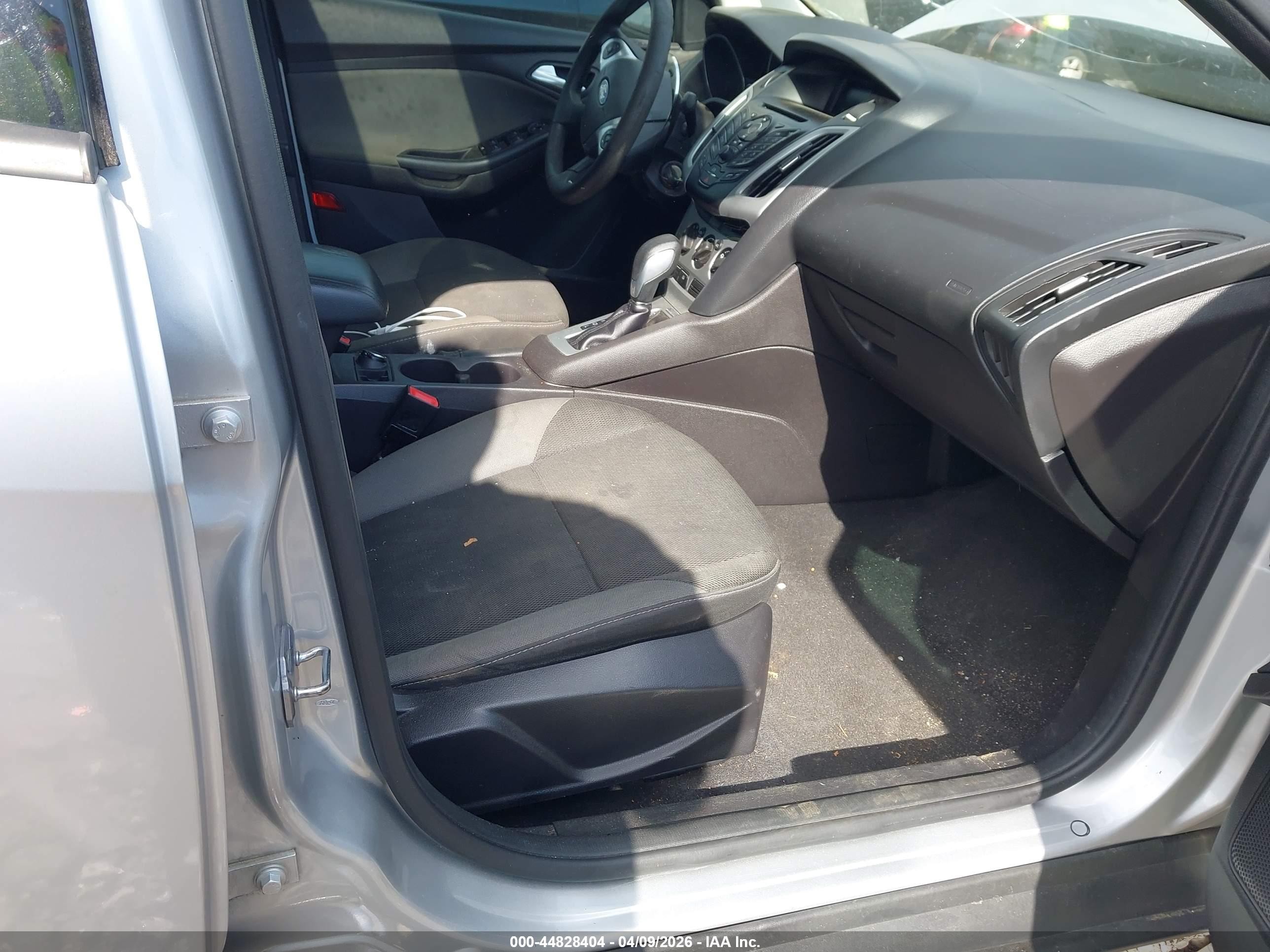 2014 Ford Focus Se Silver vin: 1FADP3F29EL458087