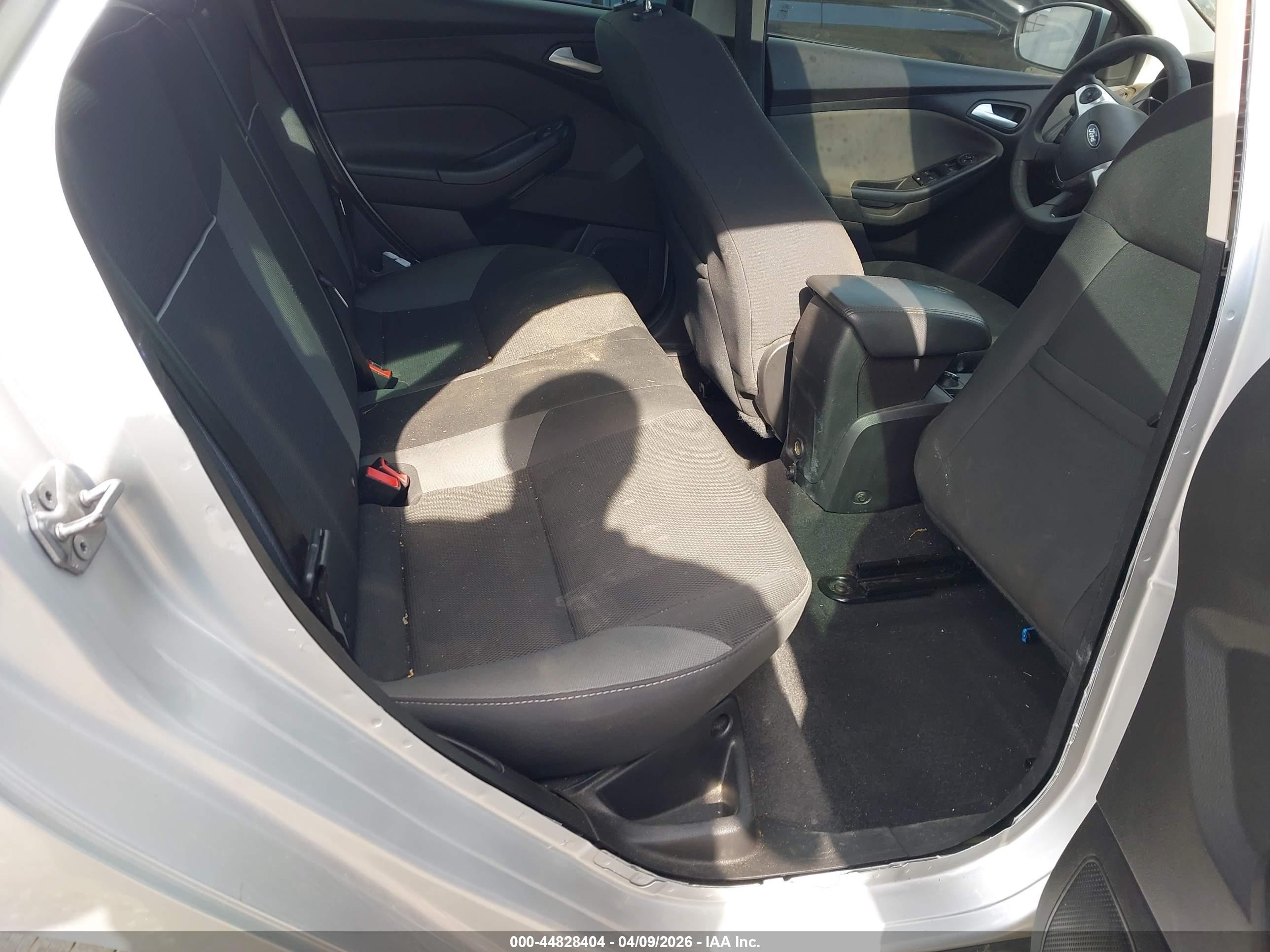 2014 Ford Focus Se Silver vin: 1FADP3F29EL458087