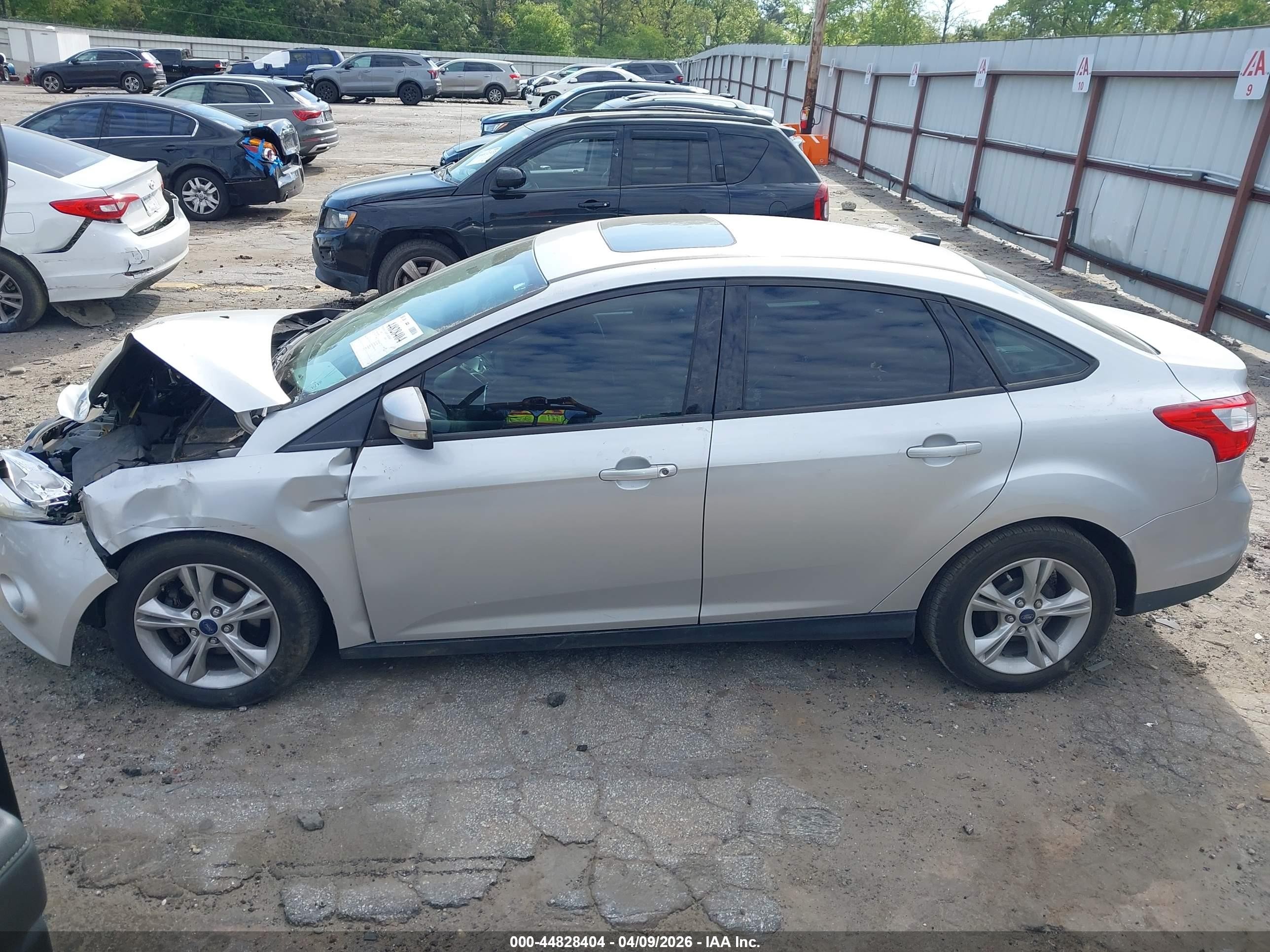 2014 Ford Focus Se Silver vin: 1FADP3F29EL458087
