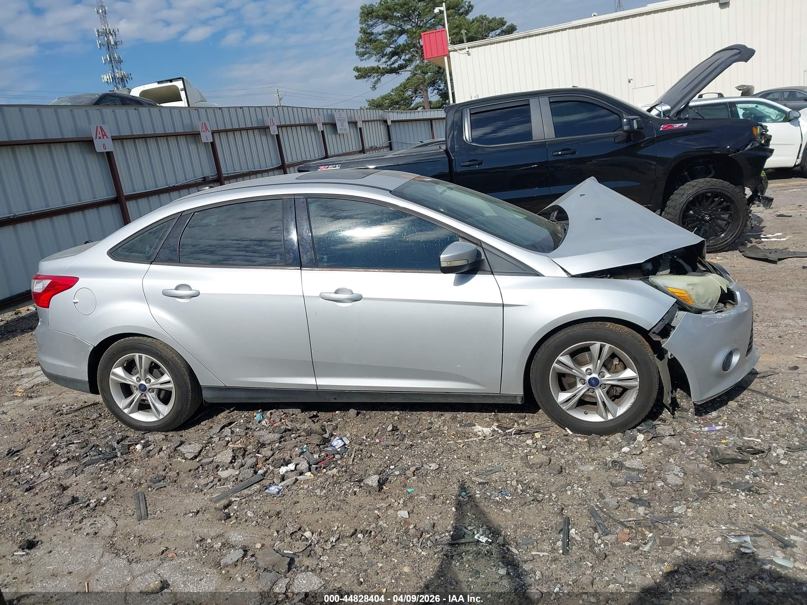2014 Ford Focus Se Silver vin: 1FADP3F29EL458087