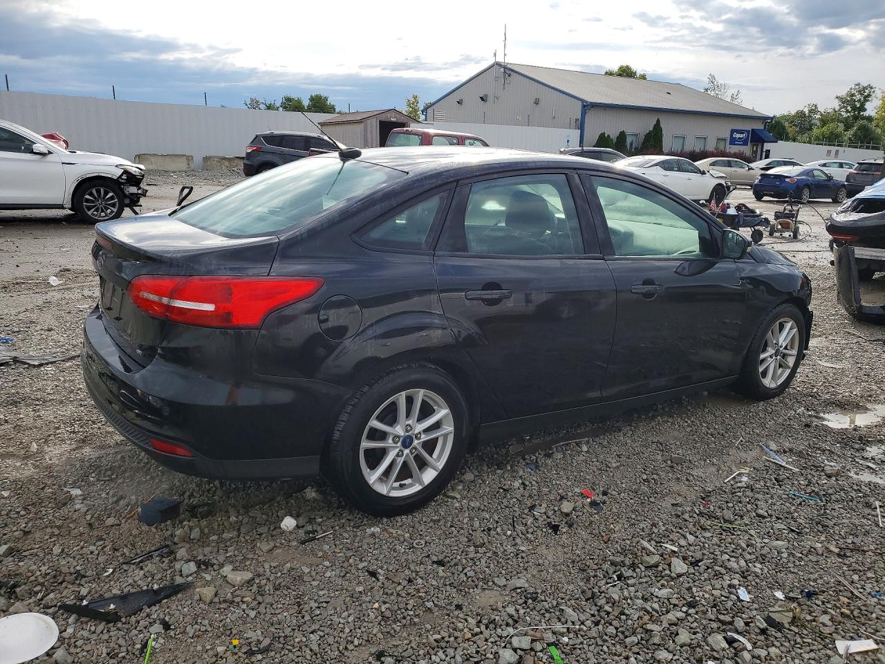 2015 Ford Focus Se Черный vin: 1FADP3F29FL200492