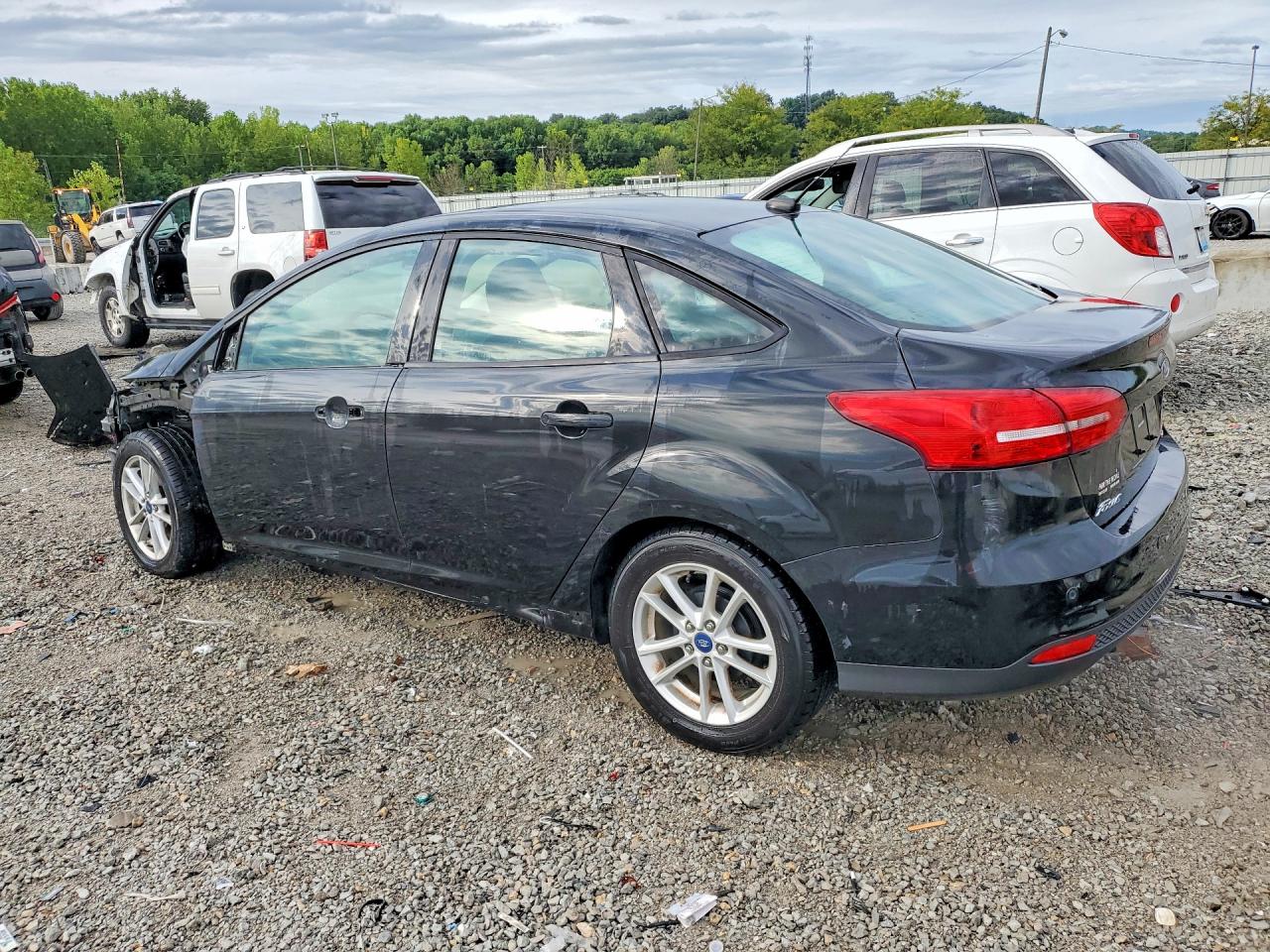 2015 Ford Focus Se Черный vin: 1FADP3F29FL200492