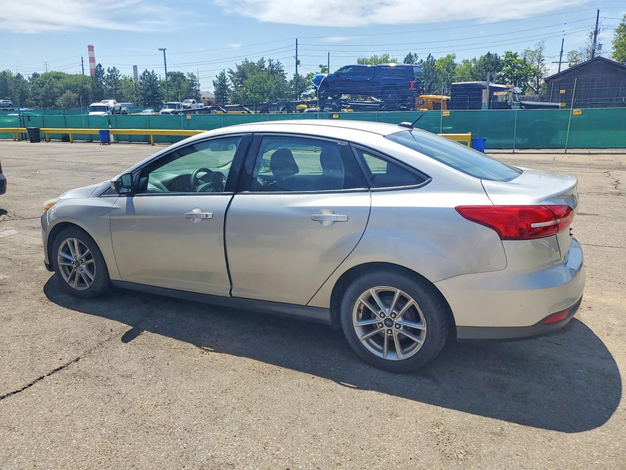 2015 Ford Focus Se Gray vin: 1FADP3F29FL205613