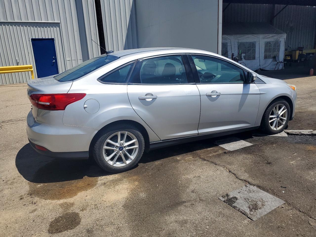 2015 Ford Focus Se Gray vin: 1FADP3F29FL205613